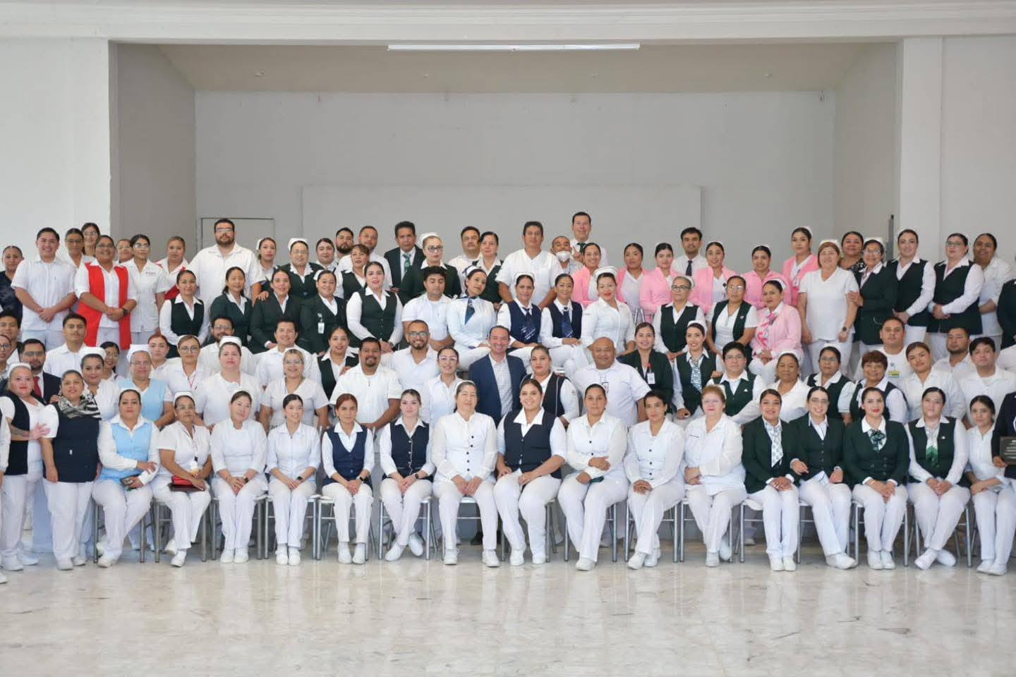 RECONOCEN LABOR DE ENFERMERAS Y ENFERMEROS