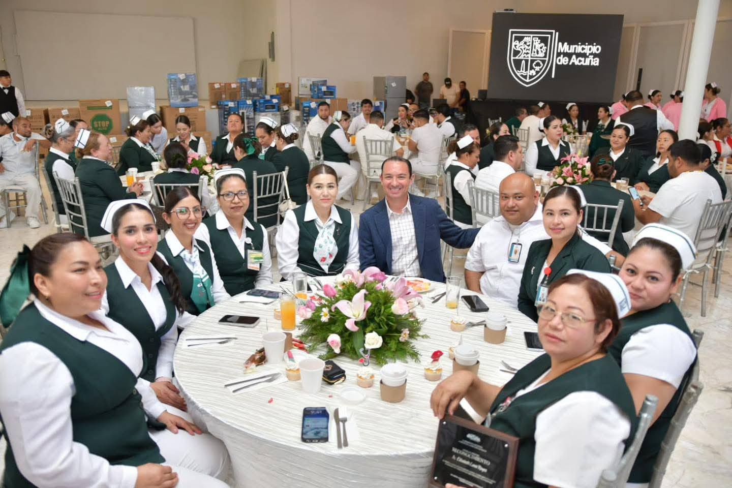 RECONOCEN LABOR DE ENFERMERAS Y ENFERMEROS