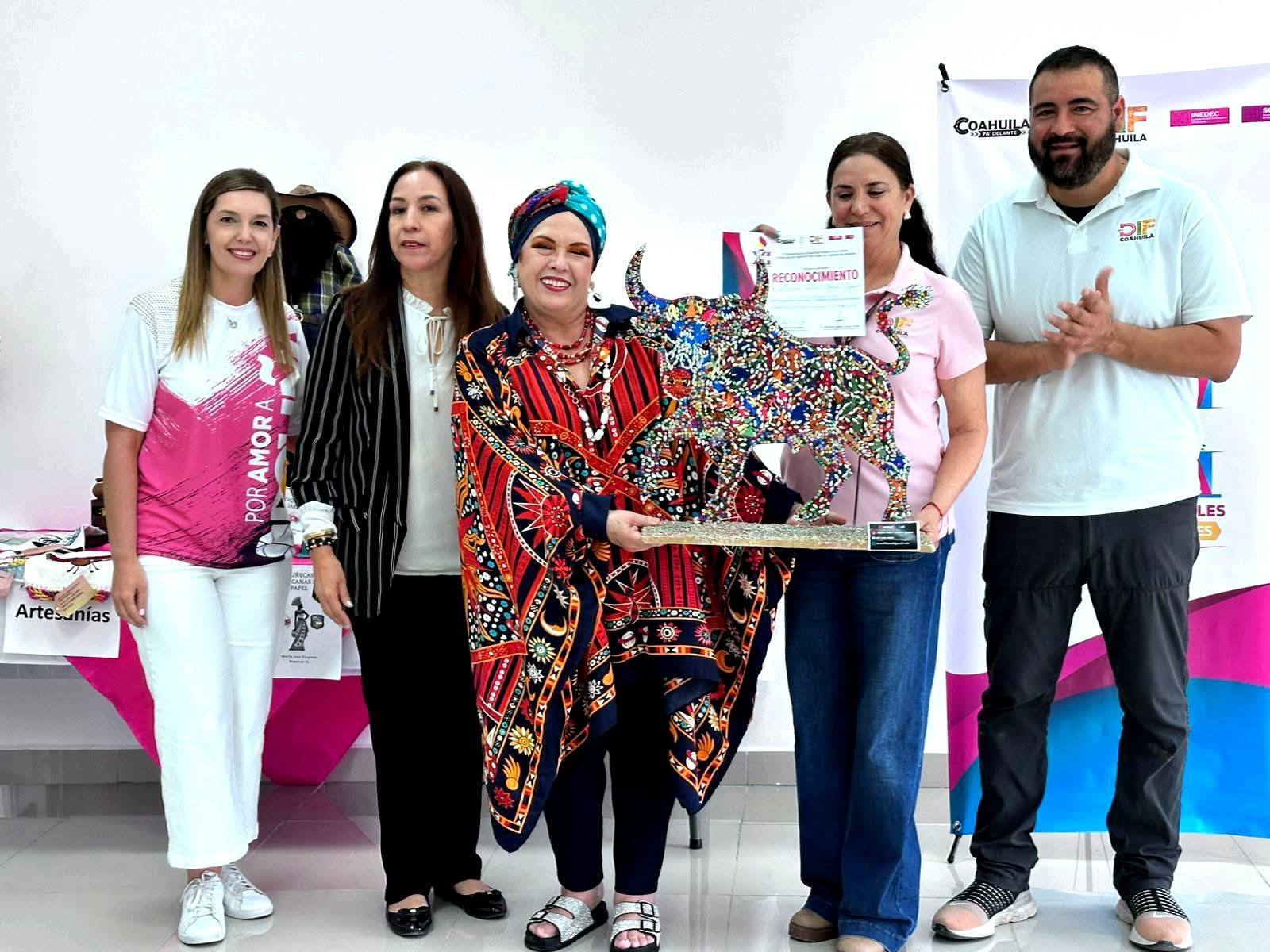 Sigue cosechando premios la maestra Blanca Irene Lozano Aguirre