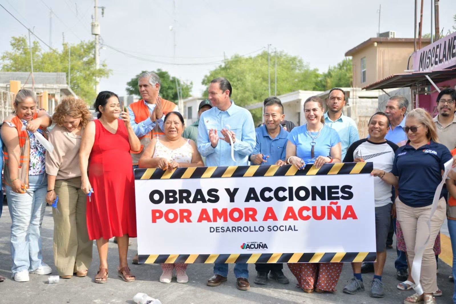 ALCALDE EMILIO DE HOYOS ENTREGA OBRA DE PAVIMENTACIÓN EN LA COLONIA FRANCISCO SARACHO