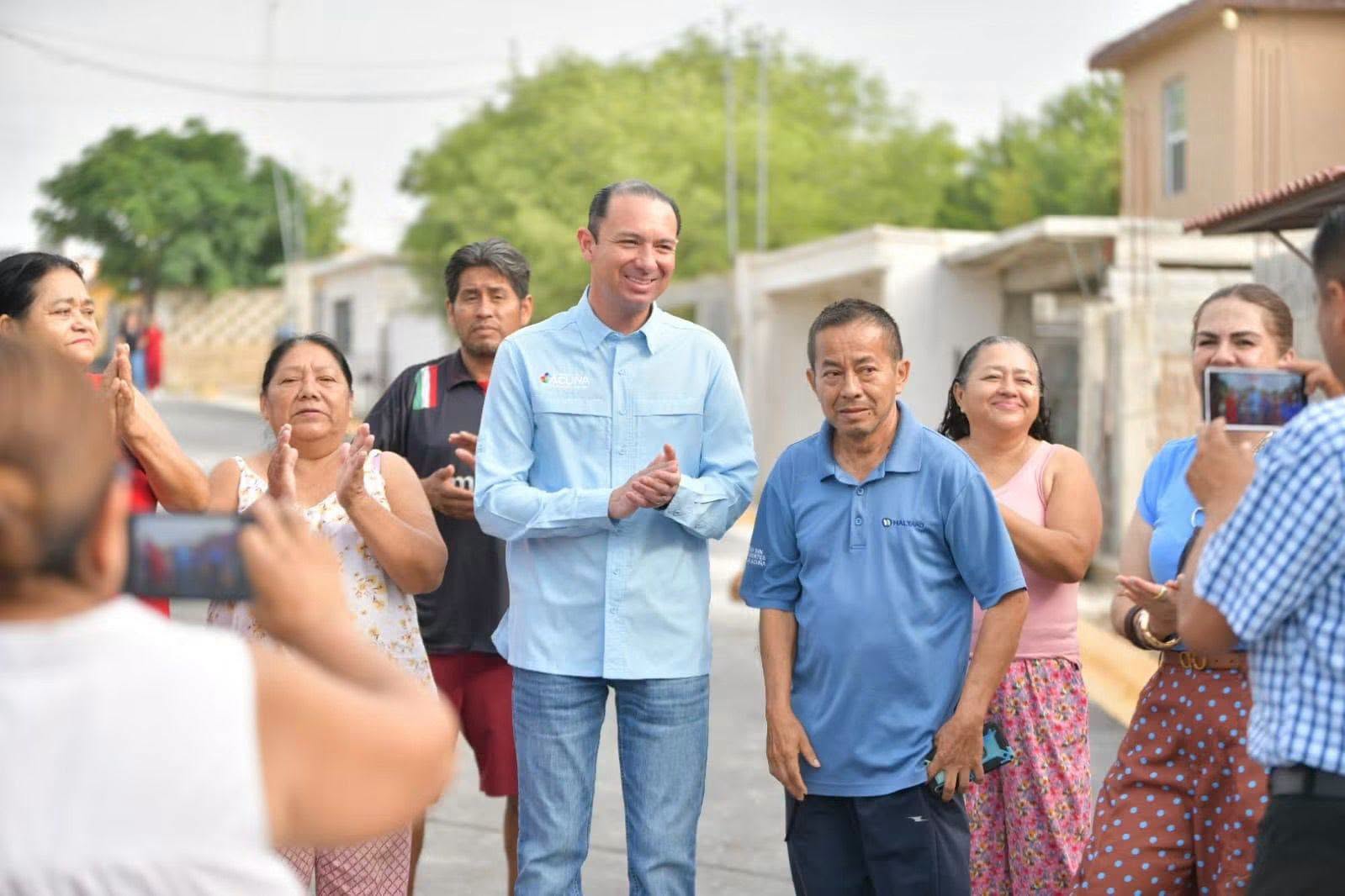 ALCALDE EMILIO DE HOYOS ENTREGA OBRA DE PAVIMENTACIÓN EN LA COLONIA FRANCISCO SARACHO