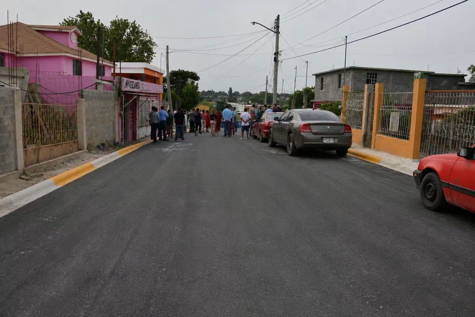ALCALDE EMILIO DE HOYOS ENTREGA OBRA DE PAVIMENTACIÓN EN LA COLONIA FRANCISCO SARACHO