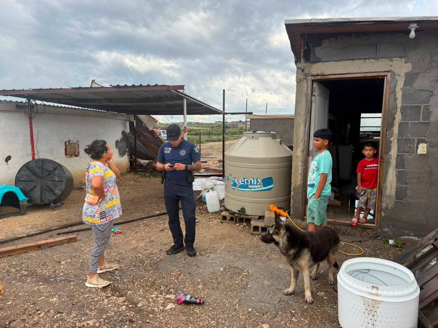 ATENDIEN AUTORIDADES REPORTES DE CAÍDA DE ARBOLES Y ANUNCIOS