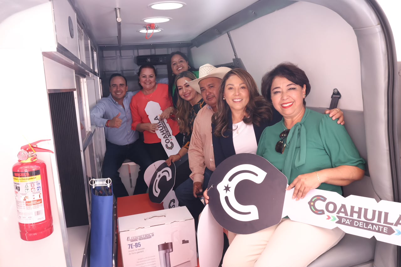 ENTREGA MANOLO JIMÉNEZ AMBULANCIAS A 6 MUNICIPIOS DE COAHUILA