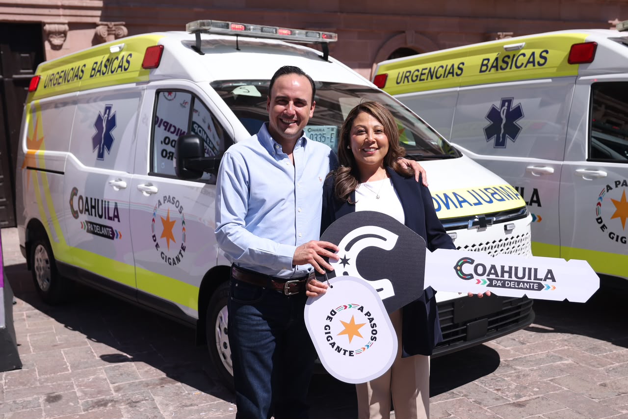 ENTREGA MANOLO JIMÉNEZ AMBULANCIAS A 6 MUNICIPIOS DE COAHUILA