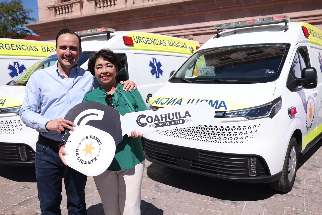 ENTREGA MANOLO JIMÉNEZ AMBULANCIAS A 6 MUNICIPIOS DE COAHUILA