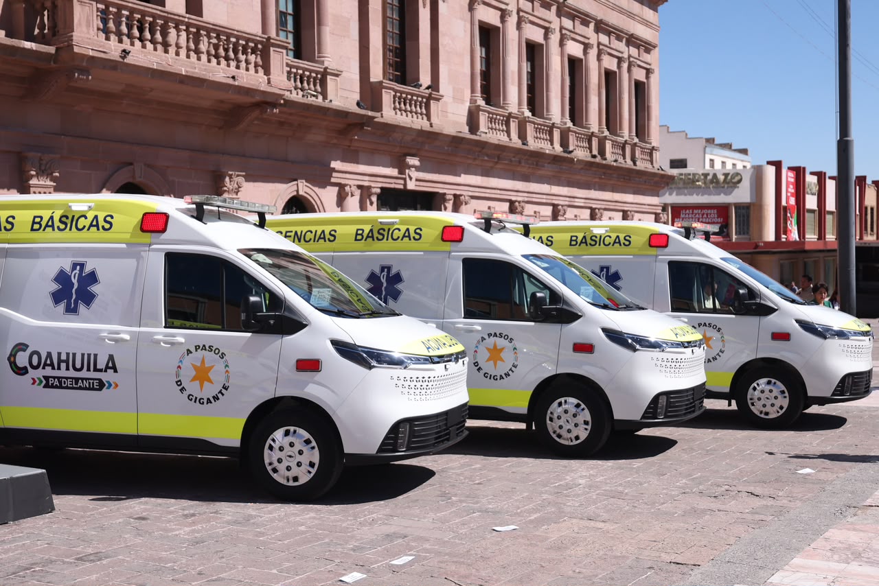 ENTREGA MANOLO JIMÉNEZ AMBULANCIAS A 6 MUNICIPIOS DE COAHUILA