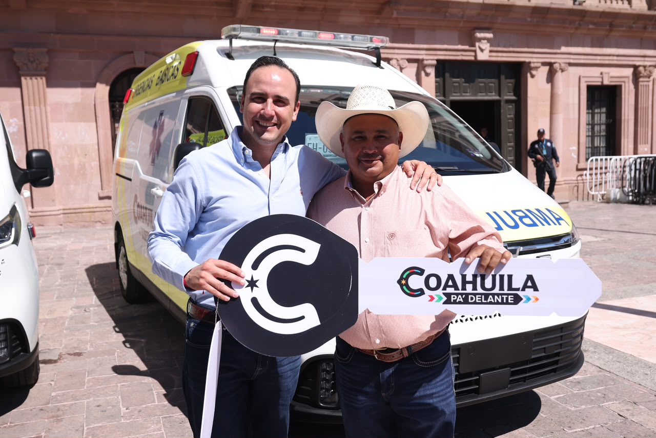 ENTREGA MANOLO JIMÉNEZ AMBULANCIAS A 6 MUNICIPIOS DE COAHUILA