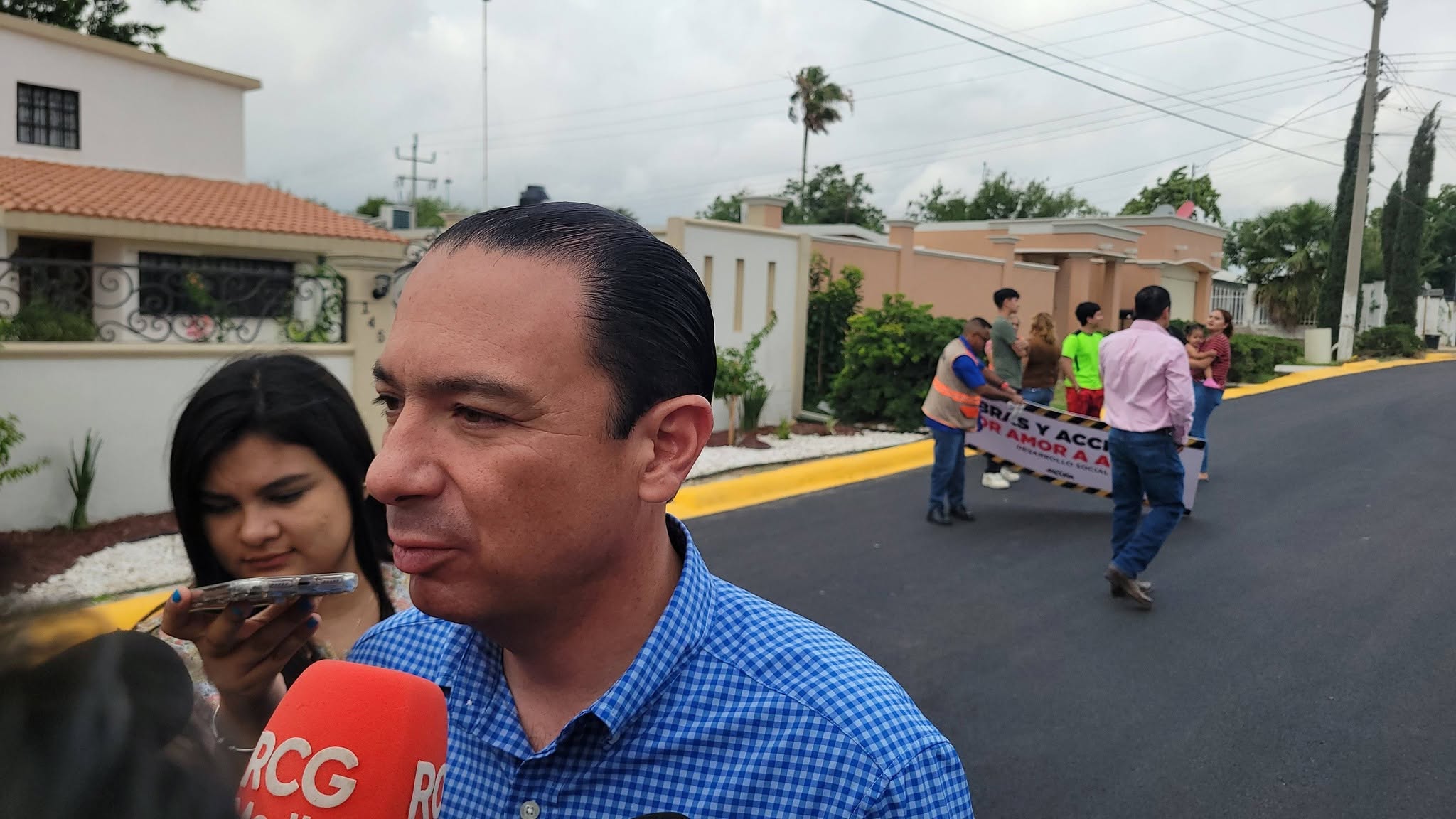 Entregan pavimentación a Maestros Federales