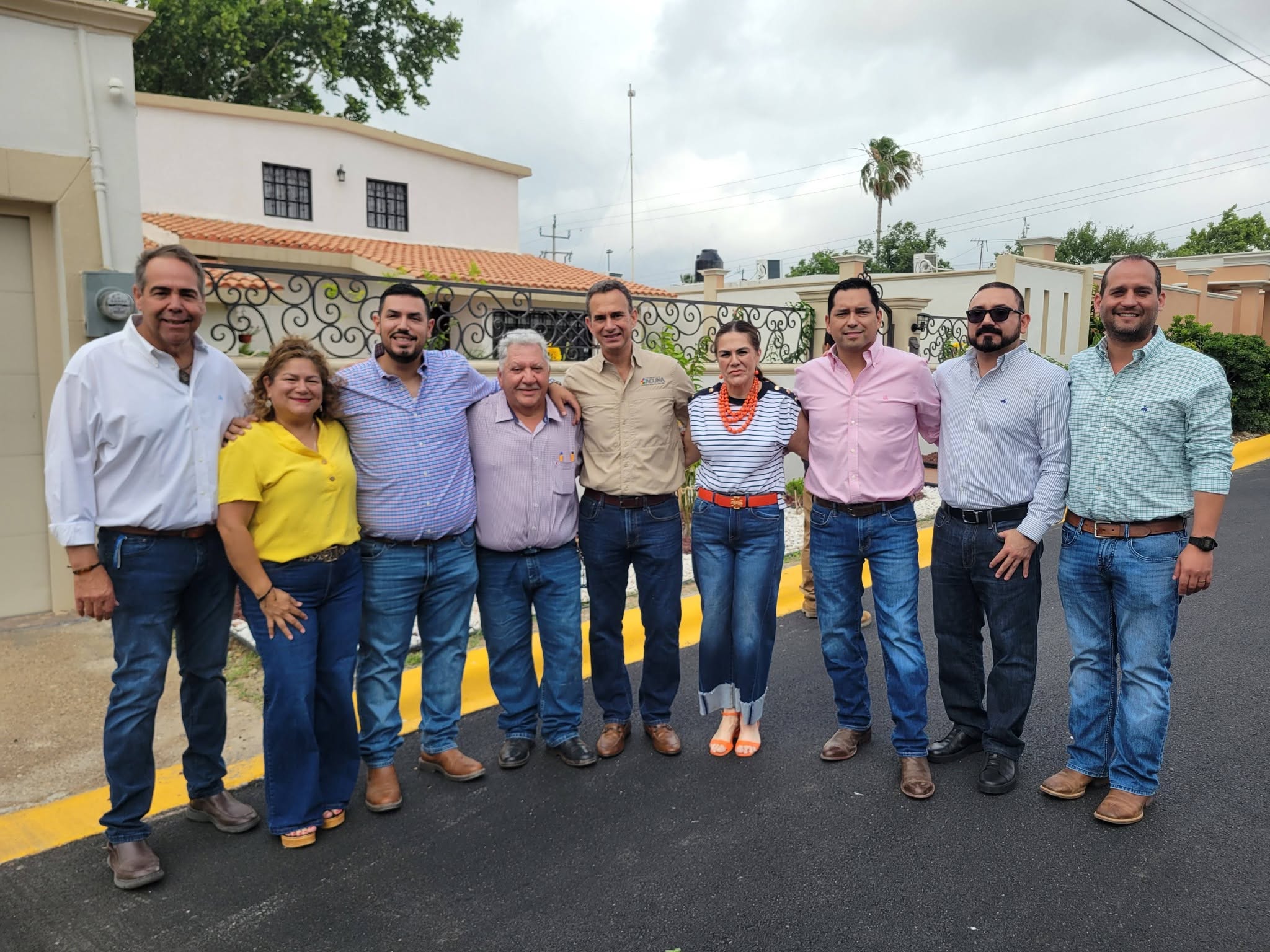 Entregan pavimentación a Maestros Federales