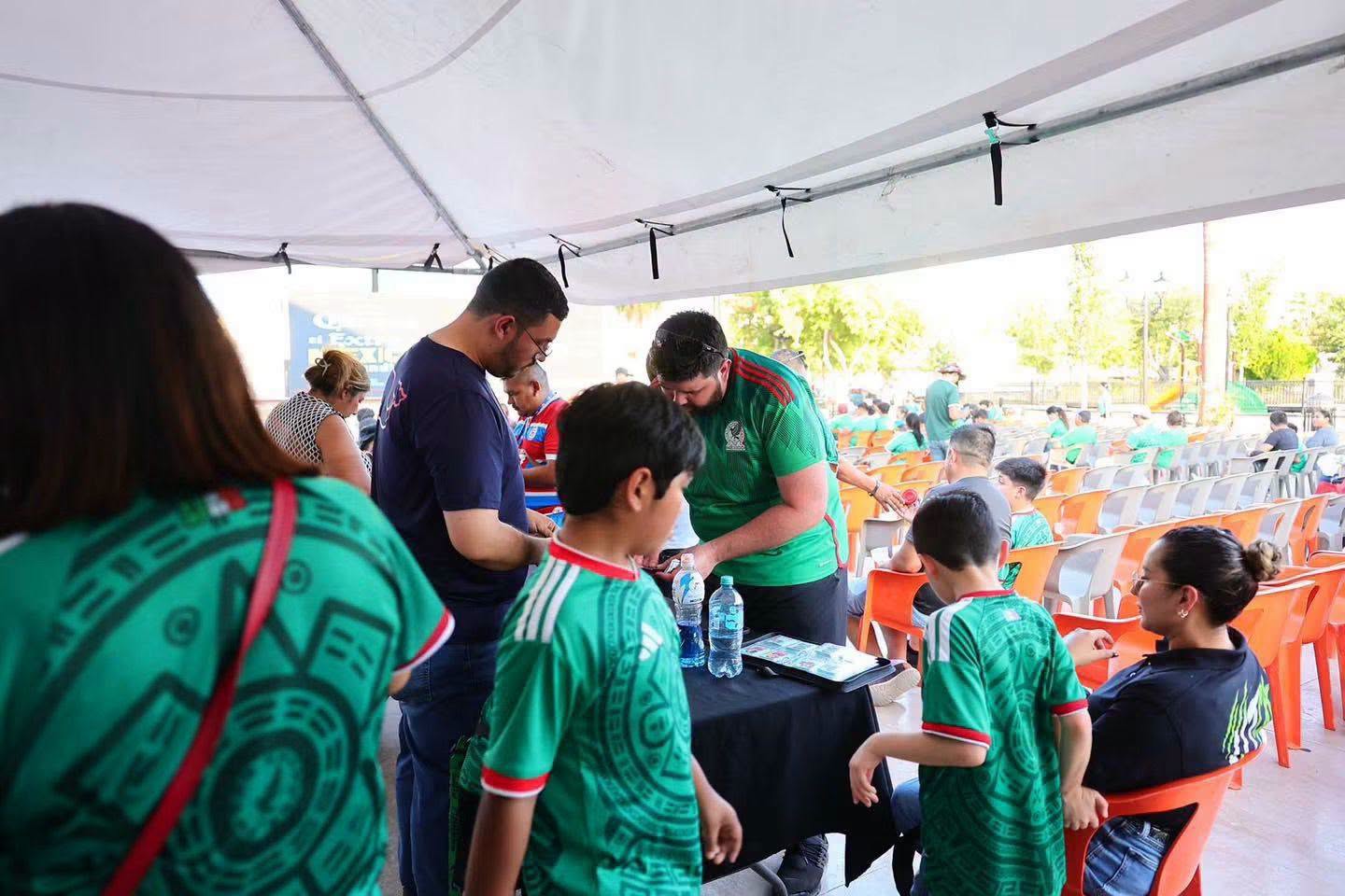 GOBIERNO MUNICIPAL REÚNE A ACUÑENSES PARA DISFRUTAR EL TERCER ENCUENTRO DE MÉXICO