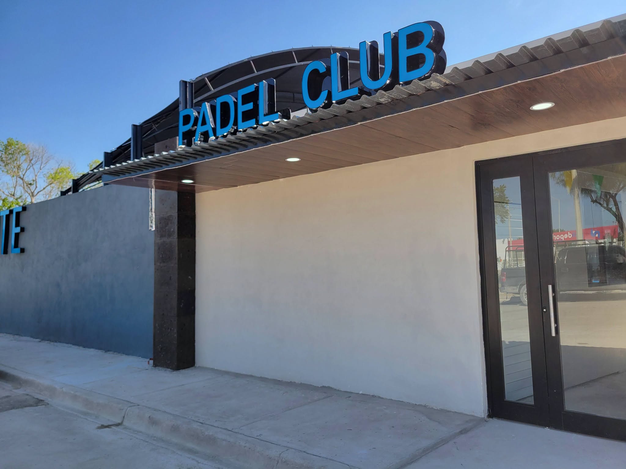 Inauguran Padel Club en Acuña