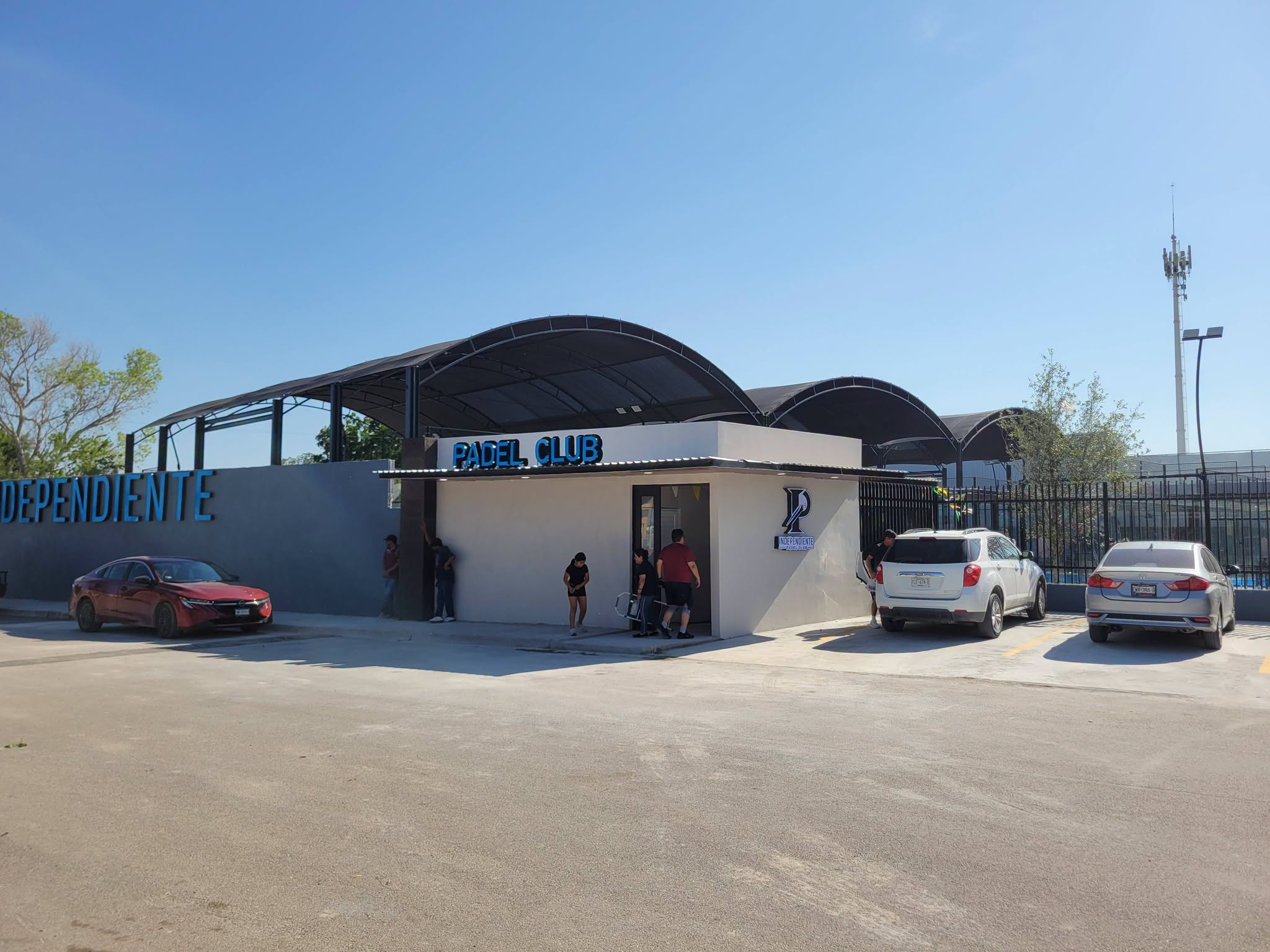 Inauguran Padel Club en Acuña