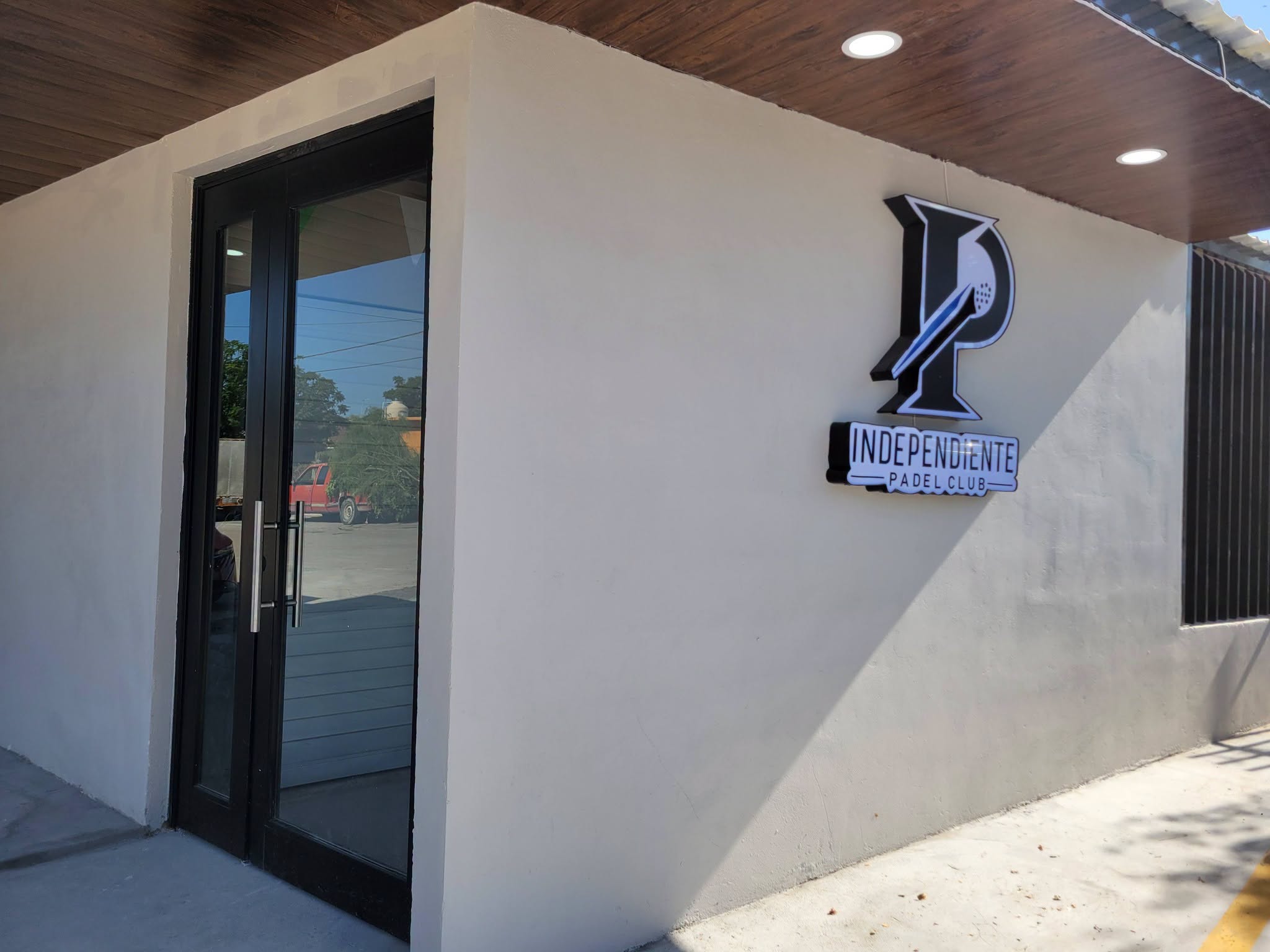 Inauguran Padel Club en Acuña