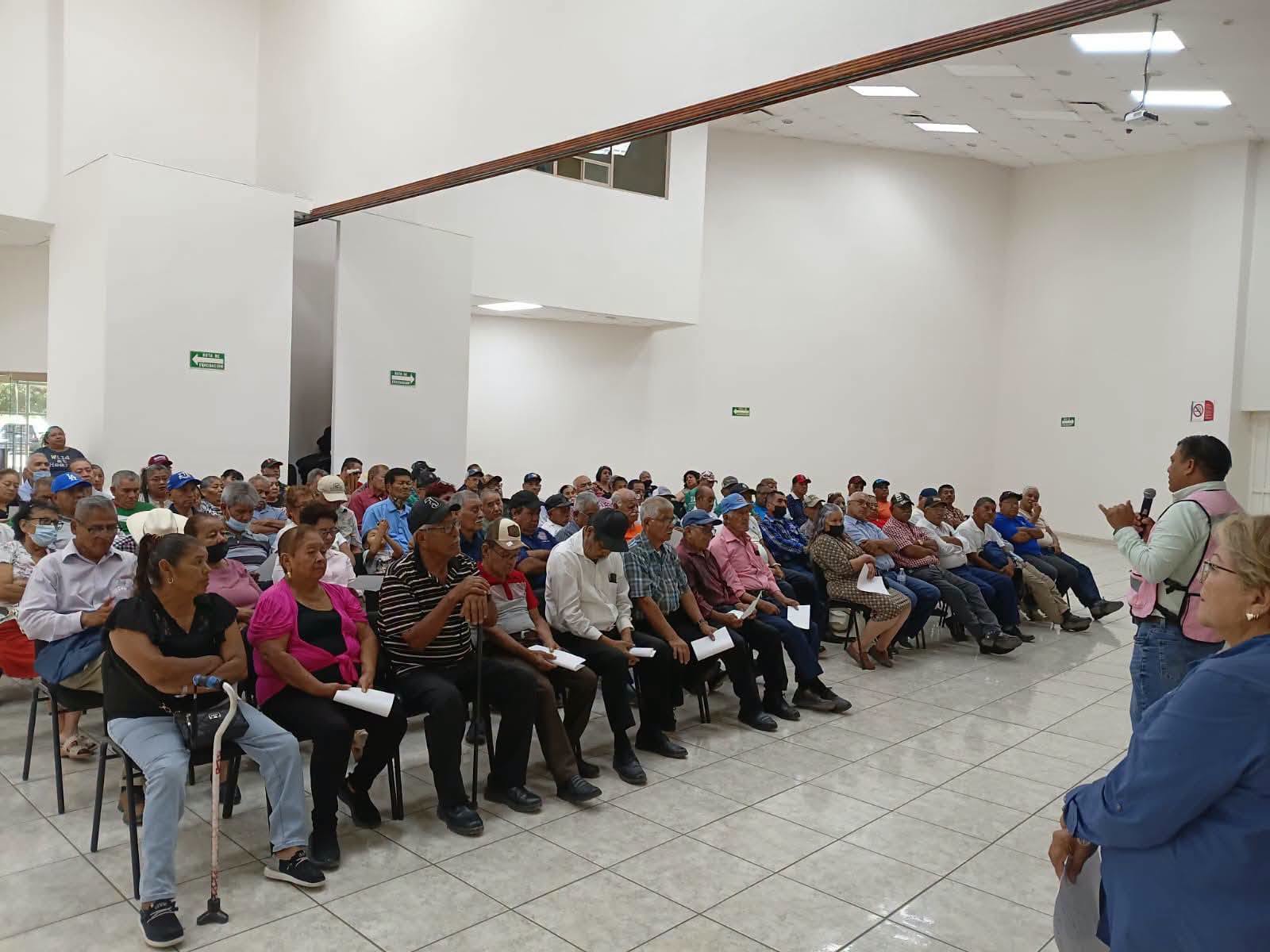 Informa DIF sobre los derechos de los adultos mayores