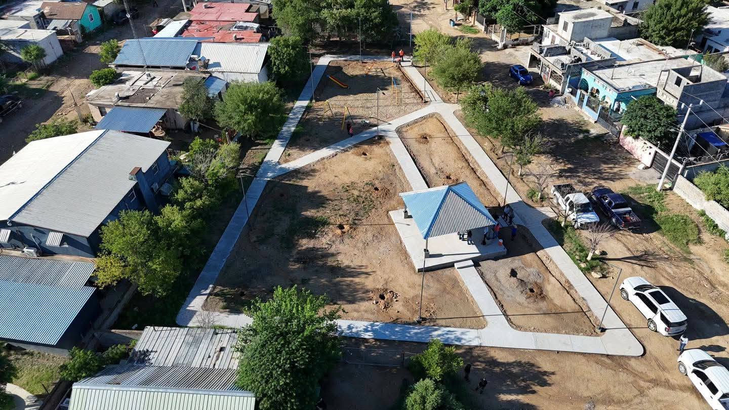 LLEVA EMILIO MÁS OBRAS A LAS COLONIAS