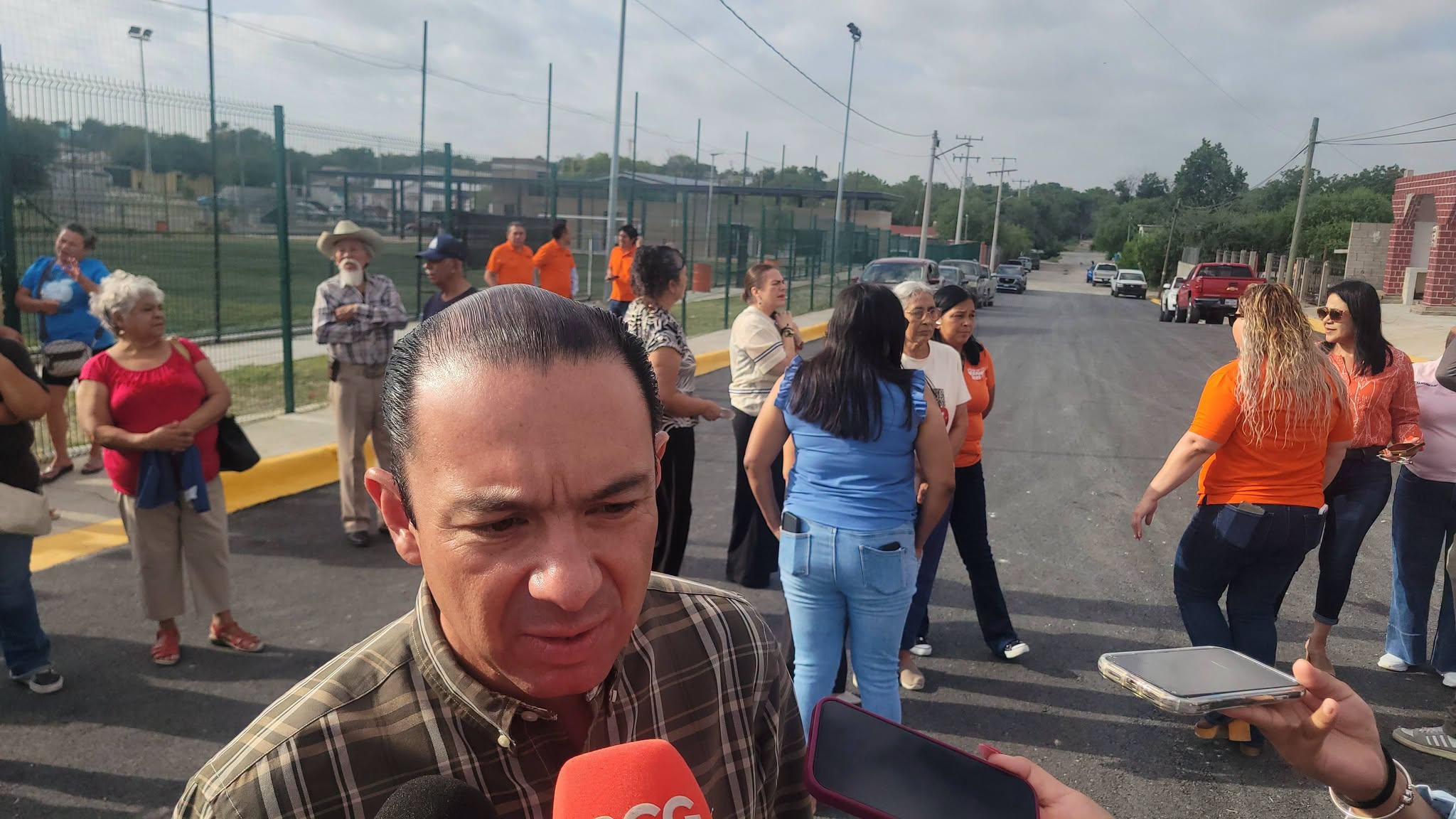 Lleva Emilio pavimentación a la Gámez Sumarán