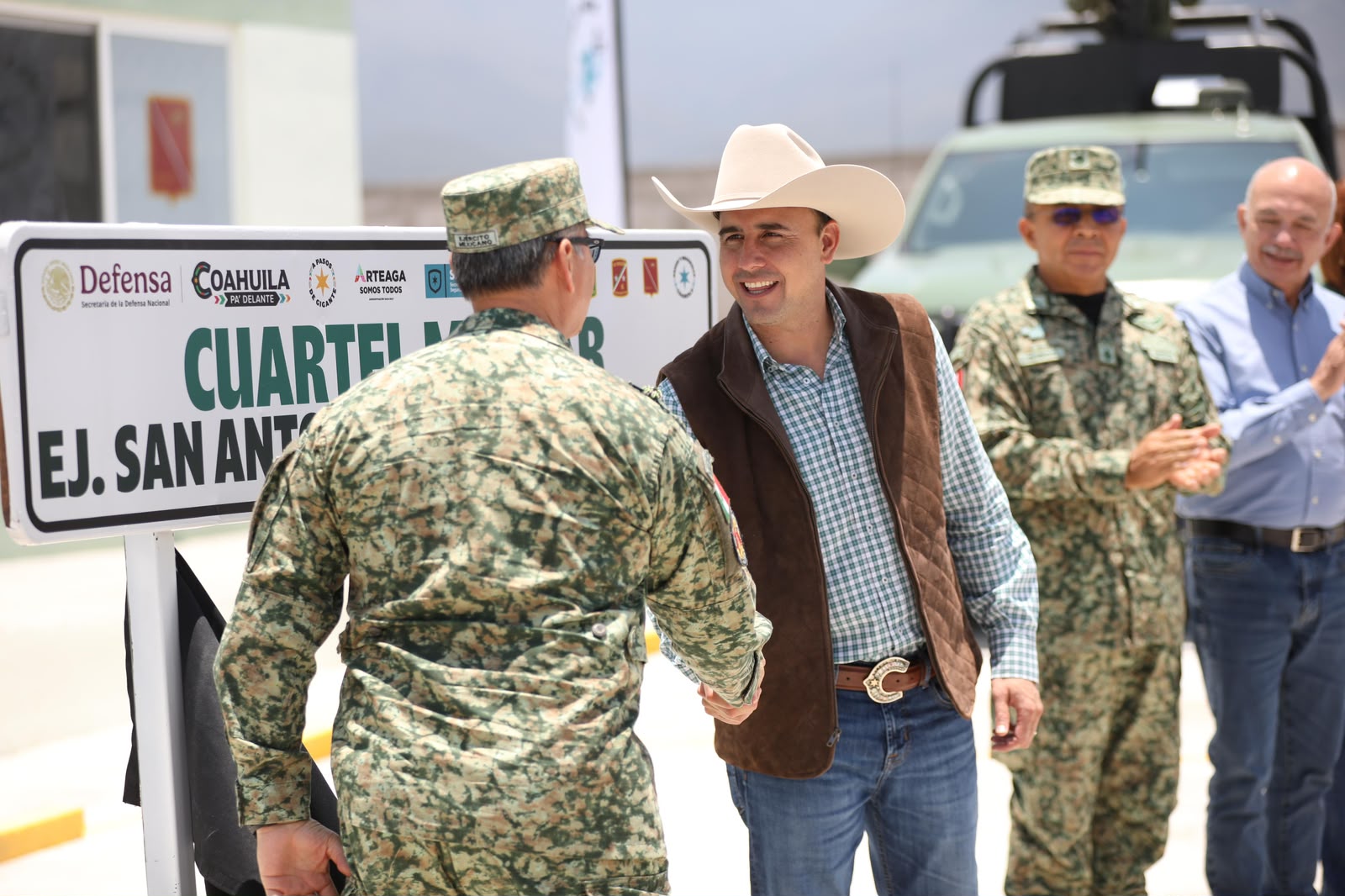 LLEVAMOS 18 CUARTELES NUEVOS PARA BLINDAR COAHUILA: MANOLO