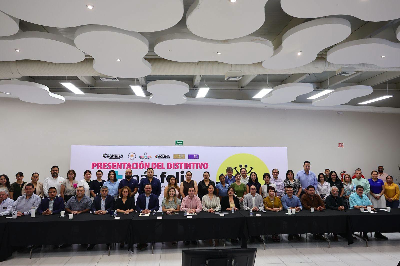 PRESENTAN EL DISTINTIVO +FELIZ PARA FORTALECER EL BIENESTAR EMOCIONAL EN LOS CENTROS DE TRABAJO DE ACUÑA