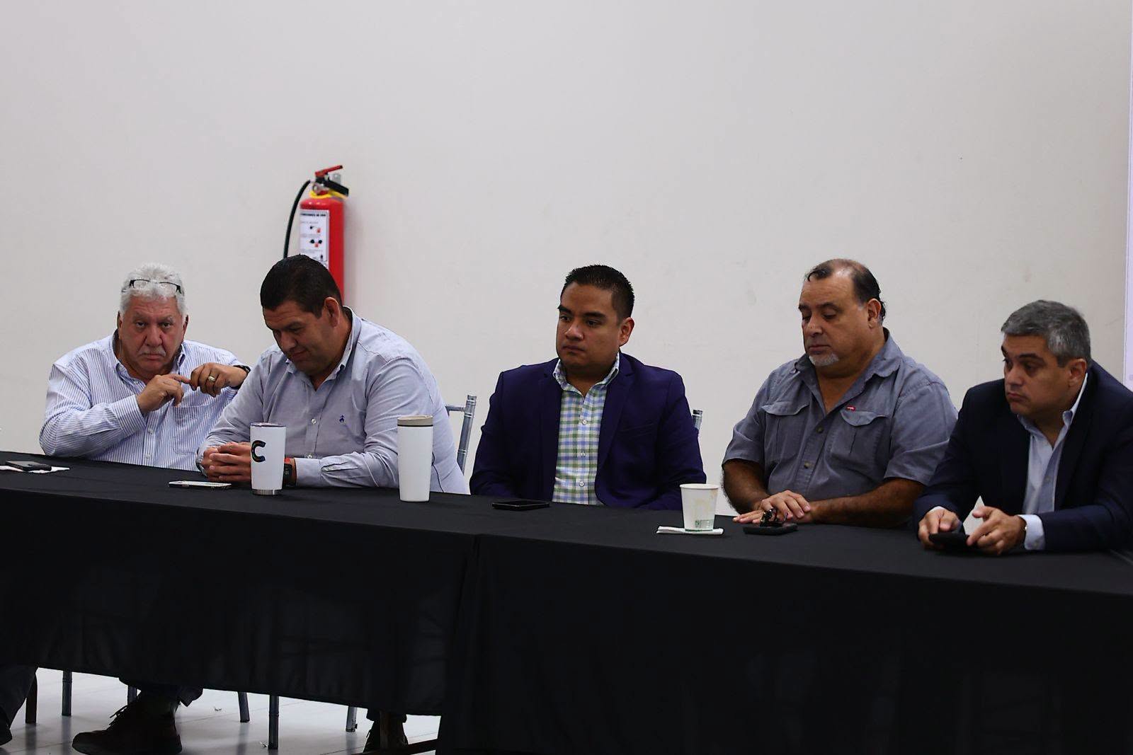 PRESENTAN EL DISTINTIVO +FELIZ PARA FORTALECER EL BIENESTAR EMOCIONAL EN LOS CENTROS DE TRABAJO DE ACUÑA