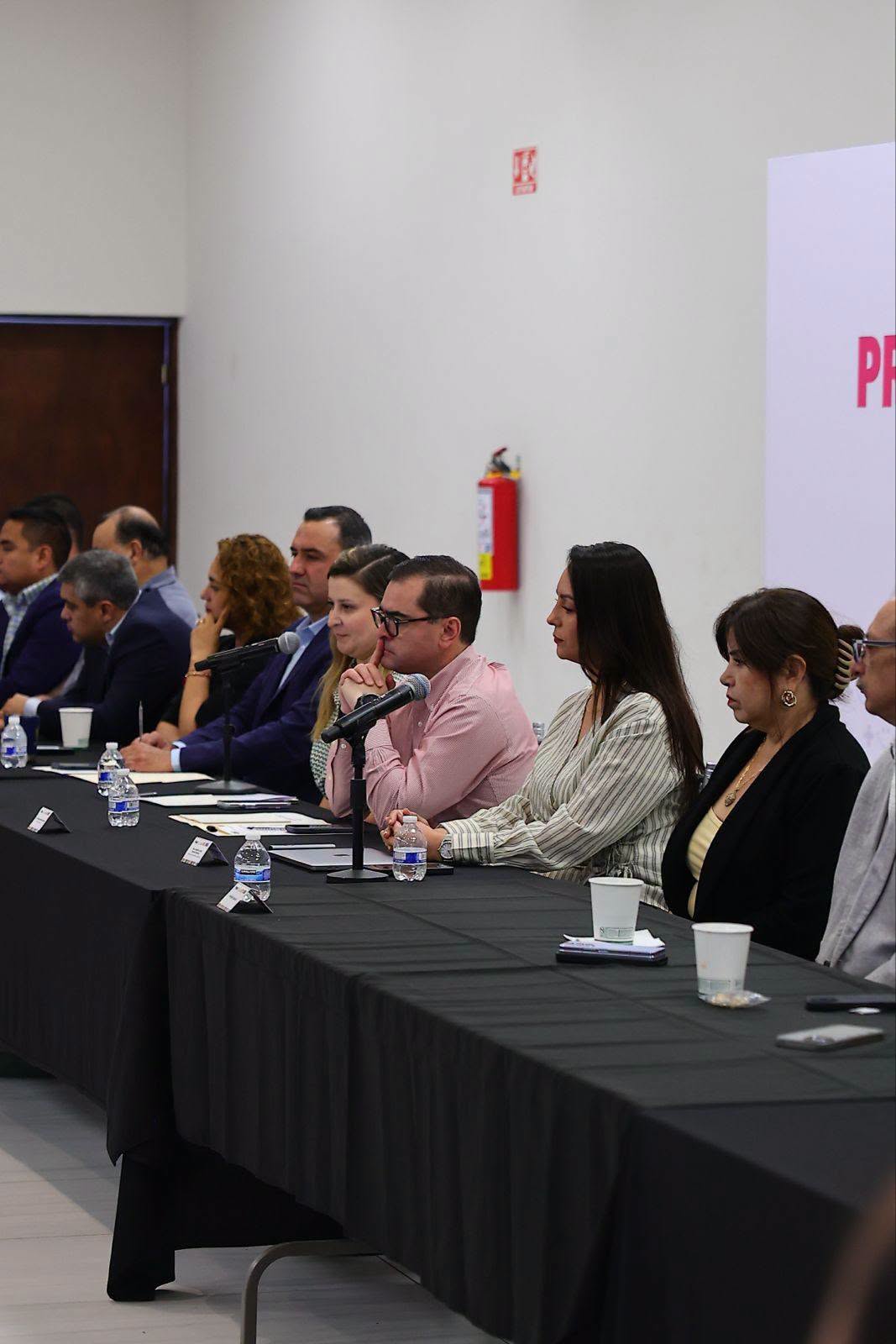 PRESENTAN EL DISTINTIVO +FELIZ PARA FORTALECER EL BIENESTAR EMOCIONAL EN LOS CENTROS DE TRABAJO DE ACUÑA