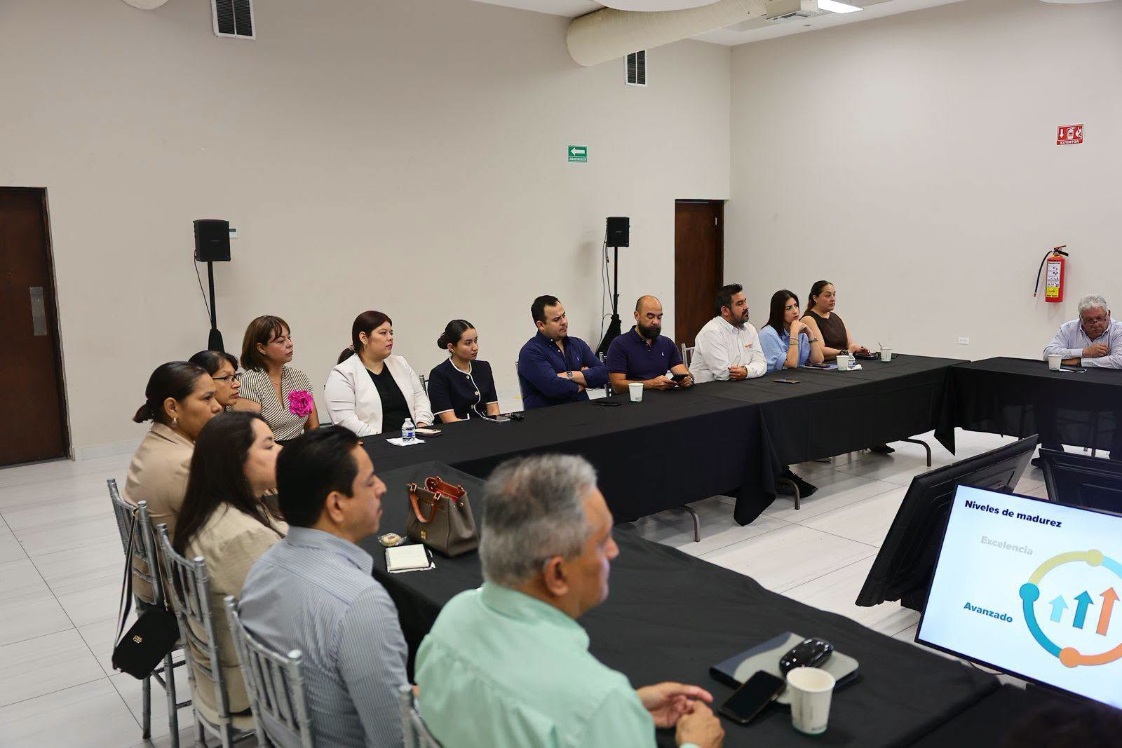 PRESENTAN EL DISTINTIVO +FELIZ PARA FORTALECER EL BIENESTAR EMOCIONAL EN LOS CENTROS DE TRABAJO DE ACUÑA