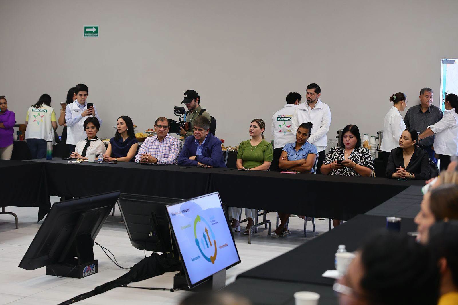 PRESENTAN EL DISTINTIVO +FELIZ PARA FORTALECER EL BIENESTAR EMOCIONAL EN LOS CENTROS DE TRABAJO DE ACUÑA