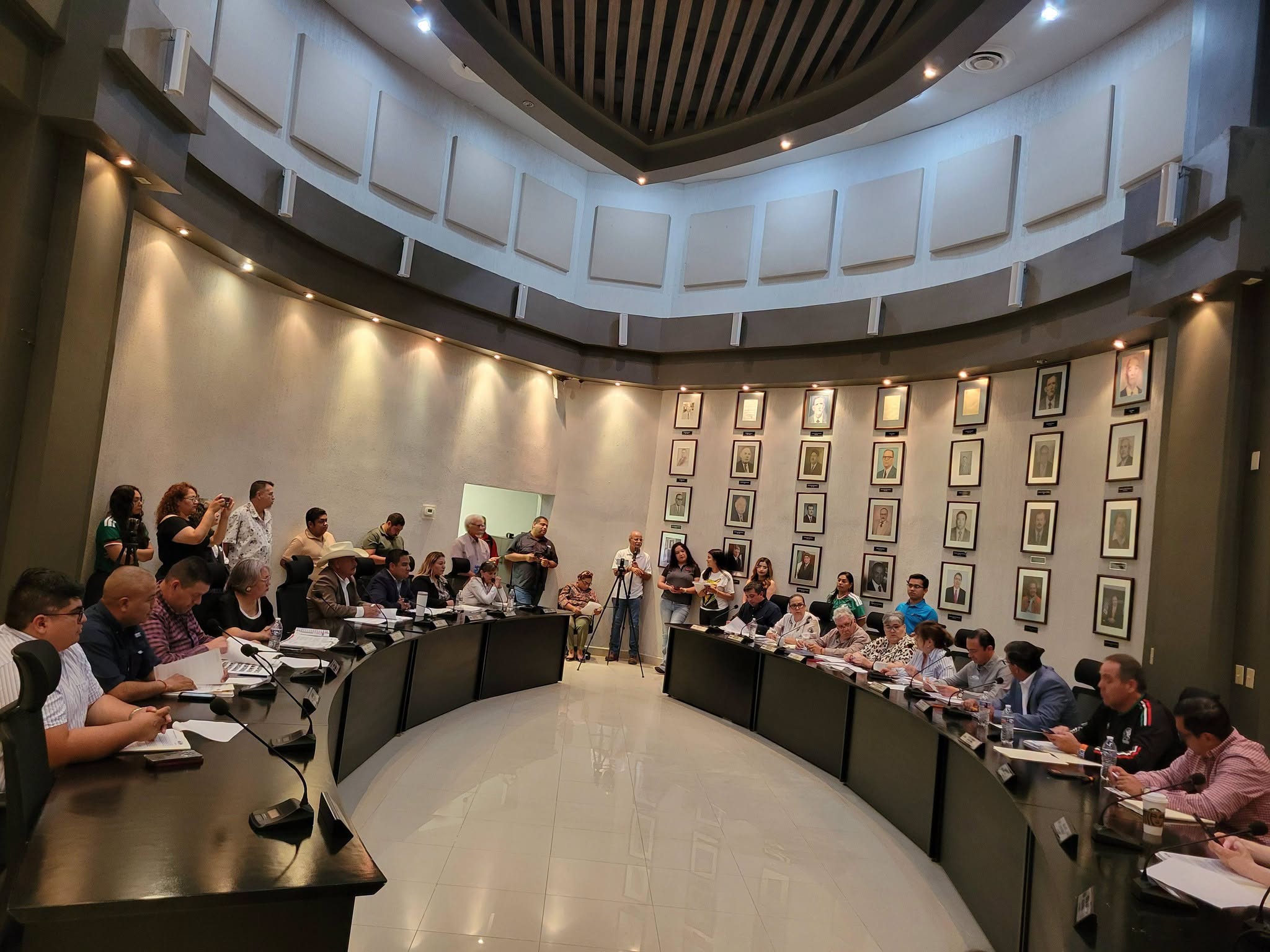 Preside el alcalde Lic Emilio De Hoyos Segunda Sesión Ordinaria de Cabildo del mes de Junio