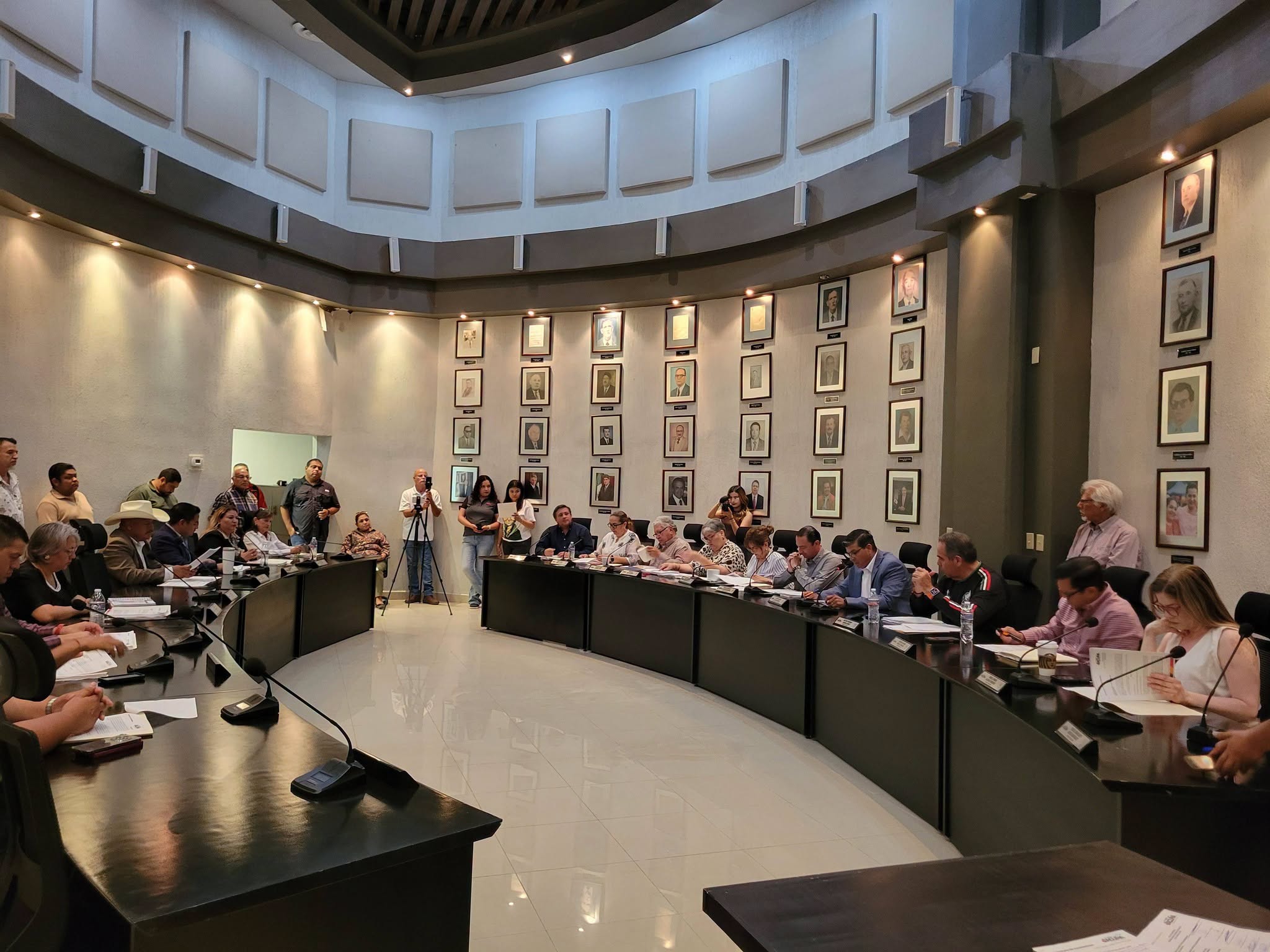 Preside el alcalde Lic Emilio De Hoyos Segunda Sesión Ordinaria de Cabildo del mes de Junio