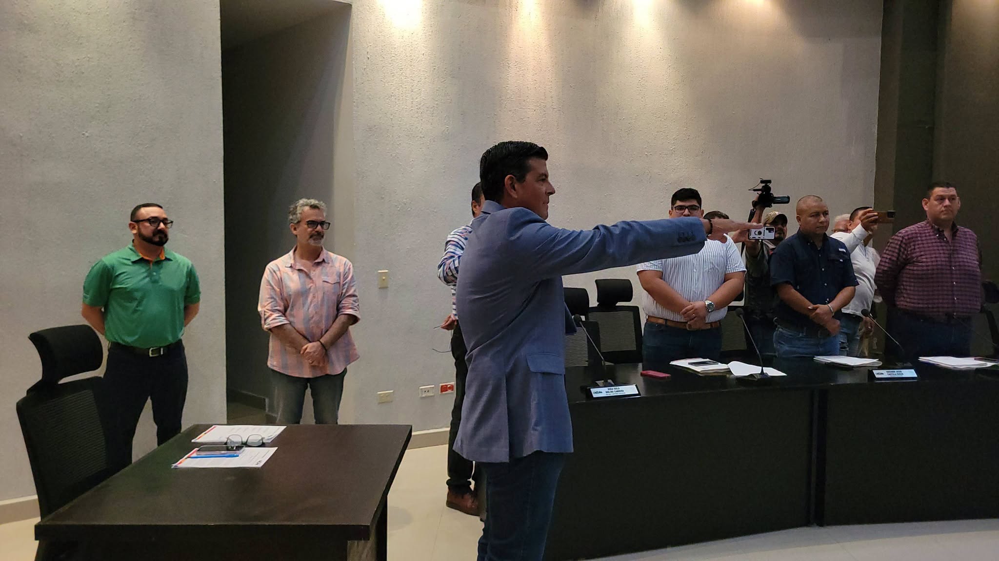 Preside el alcalde Lic Emilio De Hoyos Segunda Sesión Ordinaria de Cabildo del mes de Junio