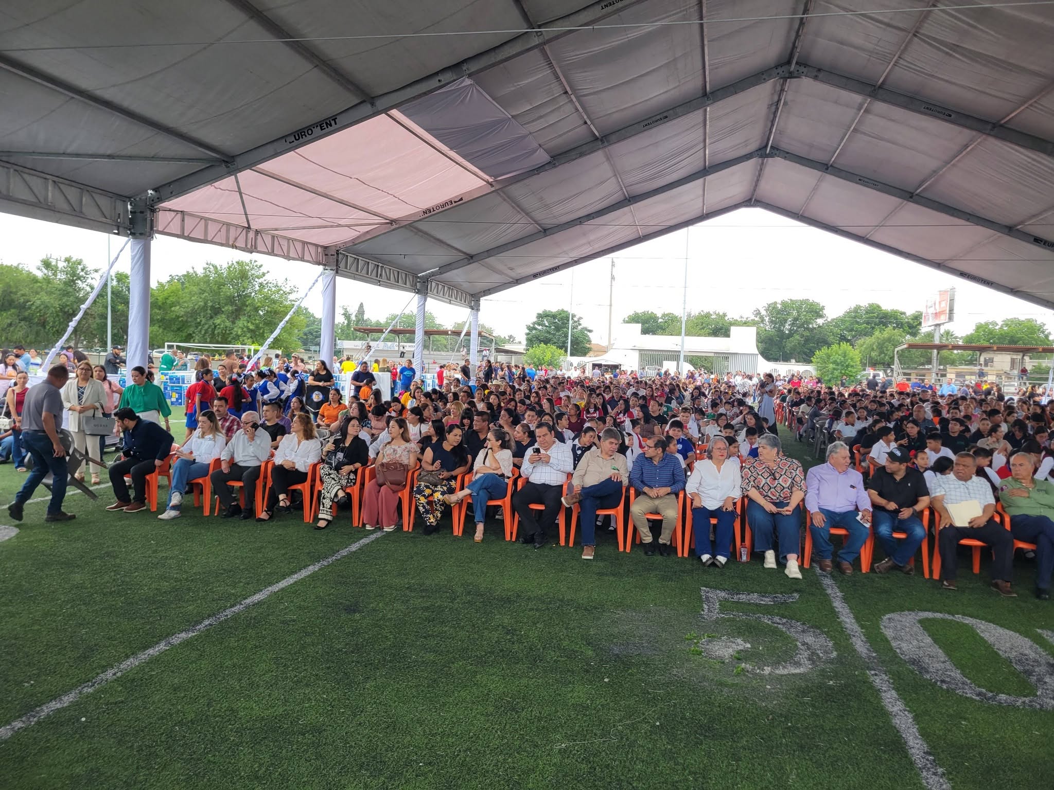 Presidencia Municipal de Acuña entrega minisplits en todas las escuelas