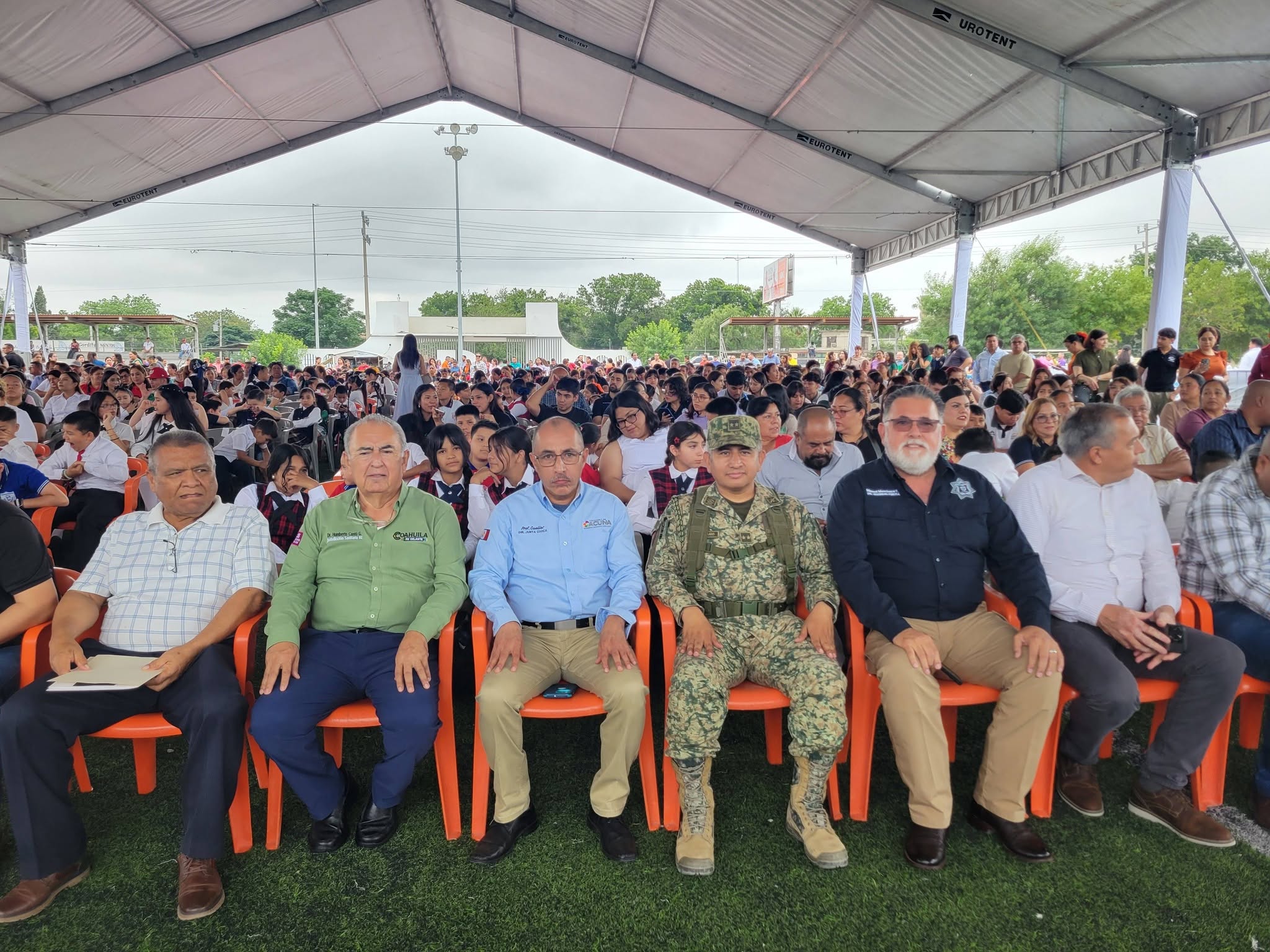 Presidencia Municipal de Acuña entrega minisplits en todas las escuelas