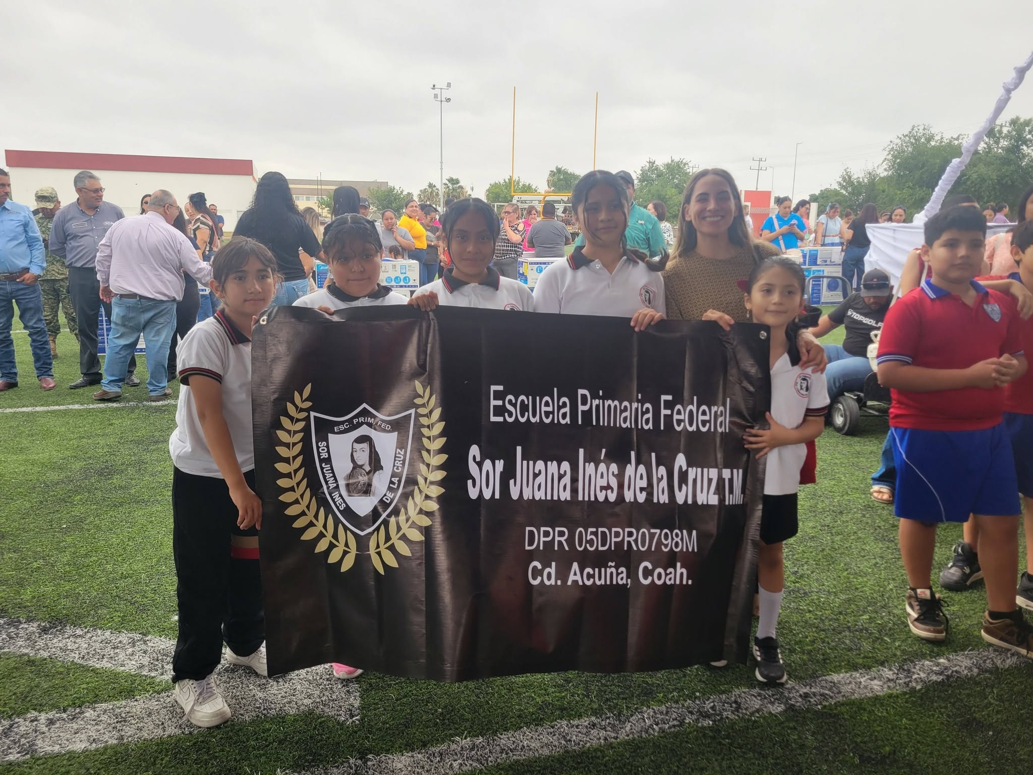 Presidencia Municipal de Acuña entrega minisplits en todas las escuelas