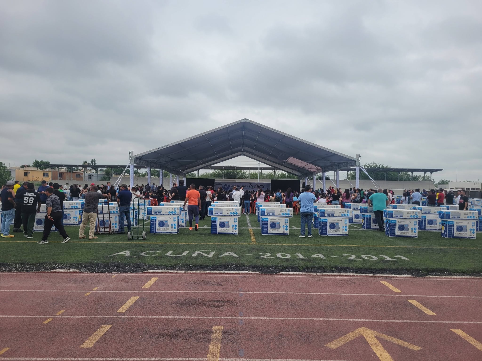 Presidencia Municipal de Acuña entrega minisplits en todas las escuelas