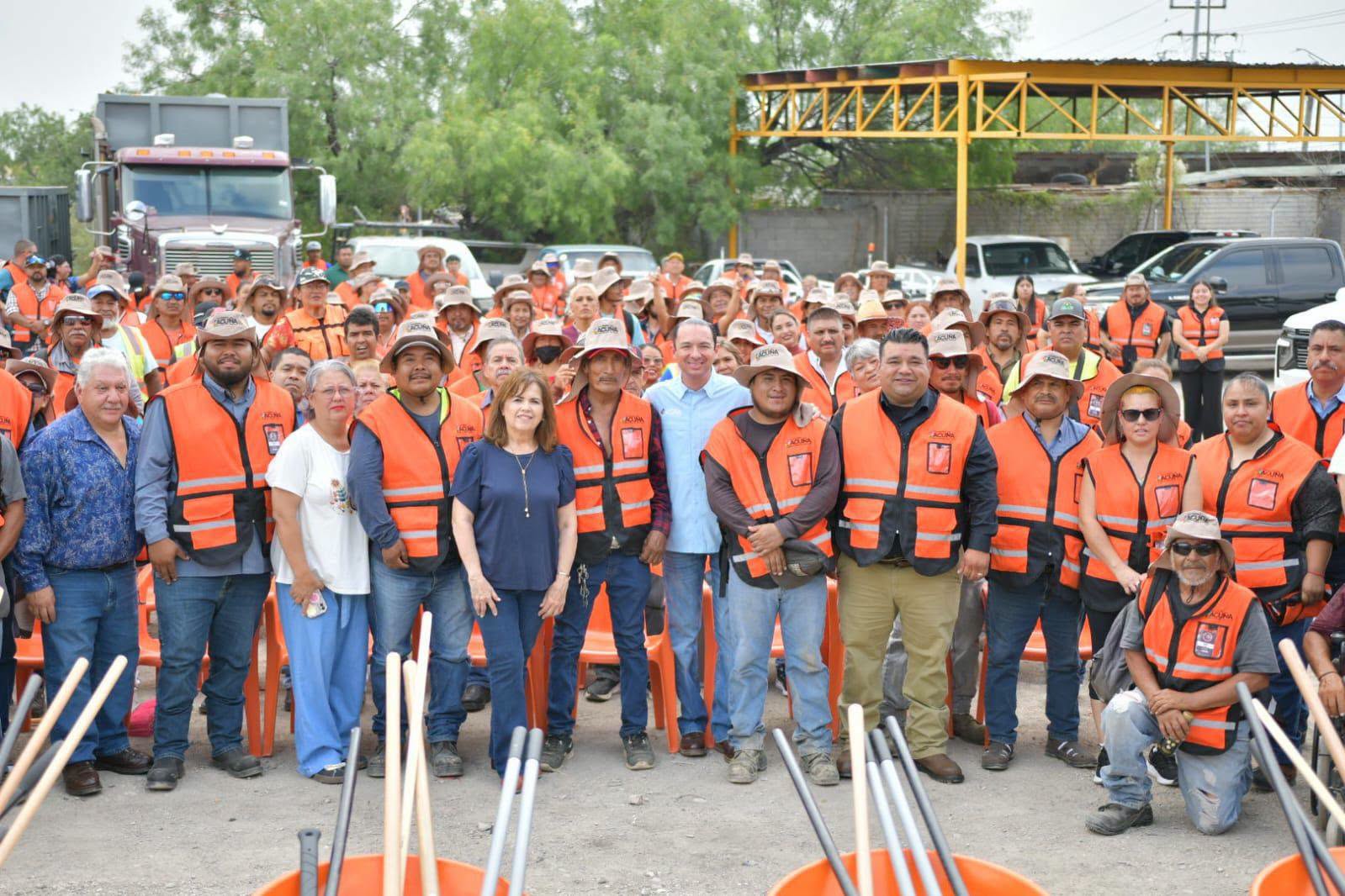 REFUERZA ALCALDE EMILIO DE HOYOS LAS LABORES DE IMAGEN URBANA CON NUEVO EQUIPAMIENTO PARA EL PROGRAMA "ACUÑA TE QUIERO"