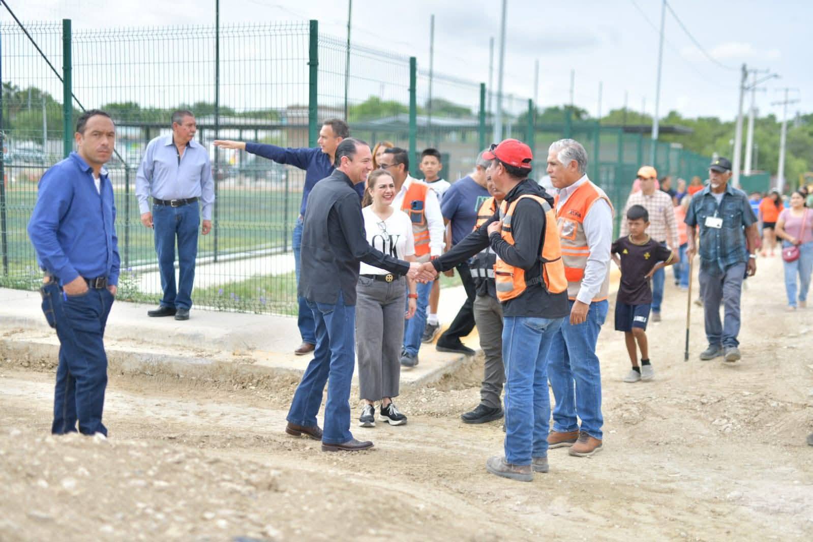 SUPERVISA EMILIO TRABAJOS EN LA COLONIA GÁMEZ SUMARÁN