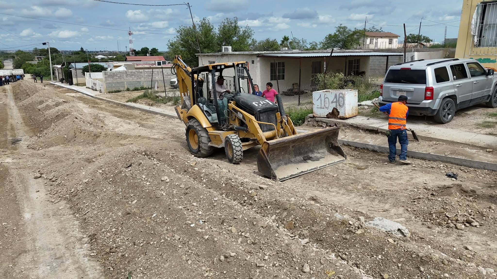 SUPERVISA EMILIO TRABAJOS EN LA COLONIA GÁMEZ SUMARÁN