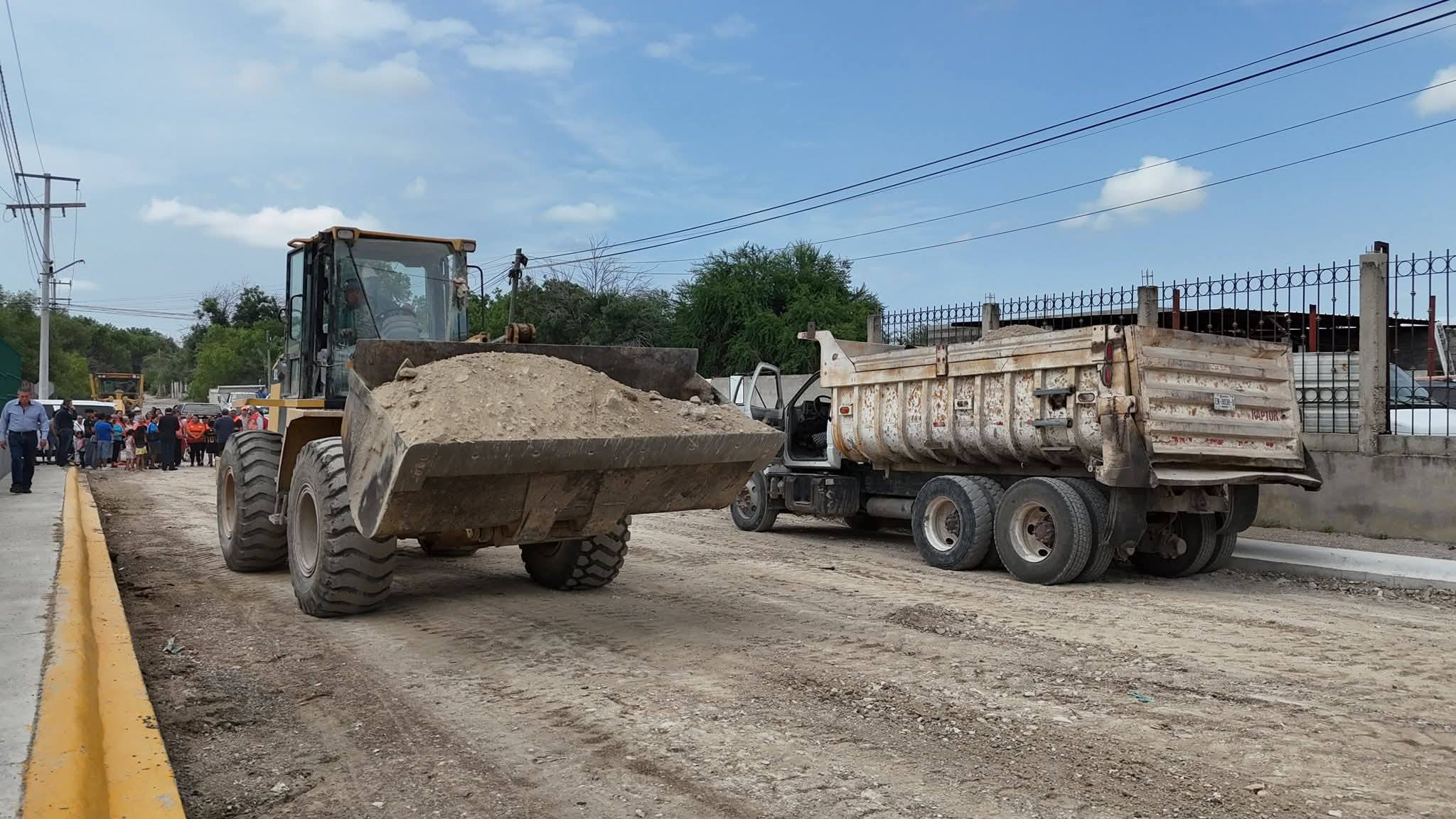 SUPERVISA EMILIO TRABAJOS EN LA COLONIA GÁMEZ SUMARÁN