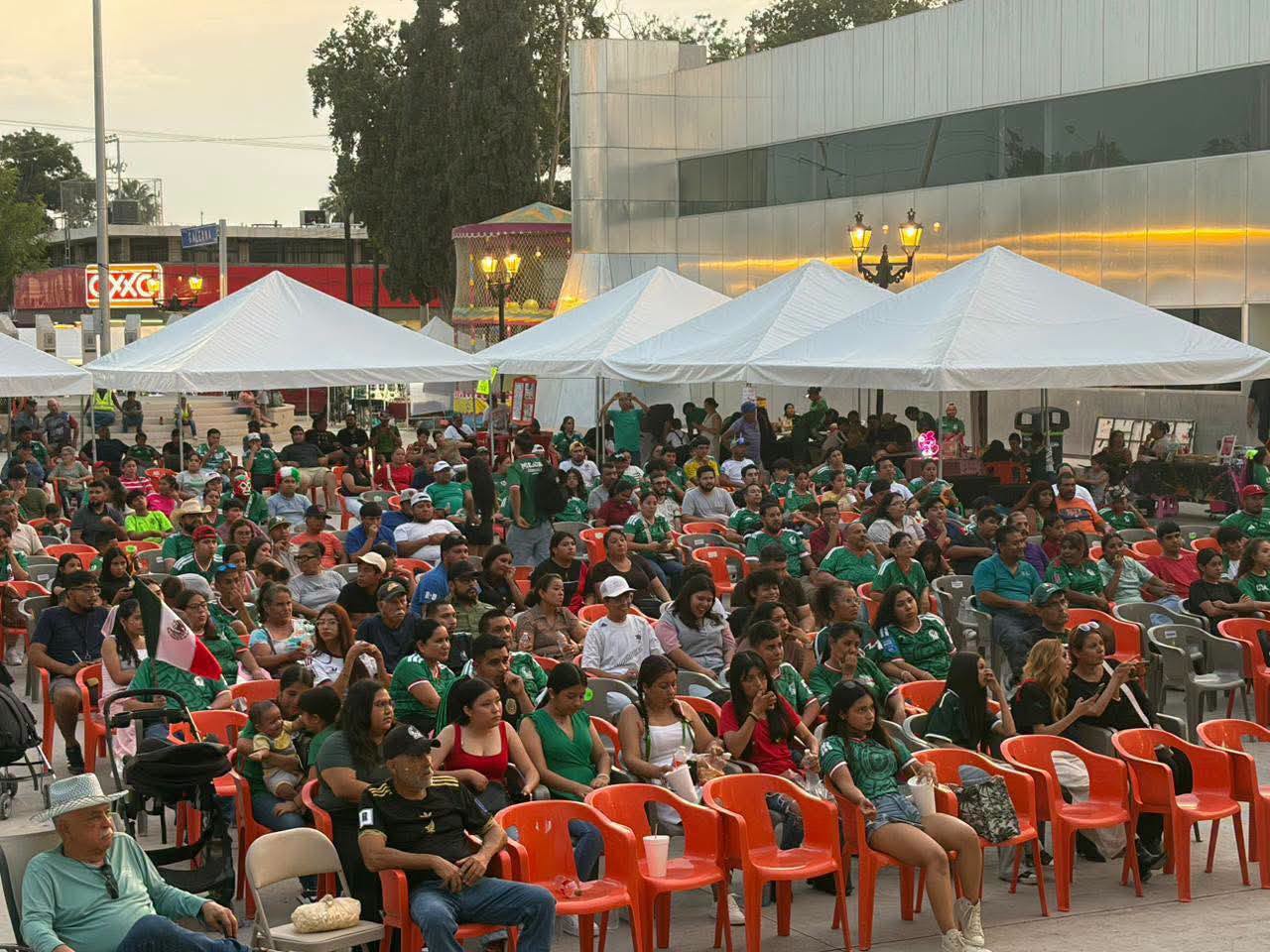 VIVEN ACUÑENSES UNA FIESTA TRICOLOR EN EL CORAZÓN DE ACUÑA