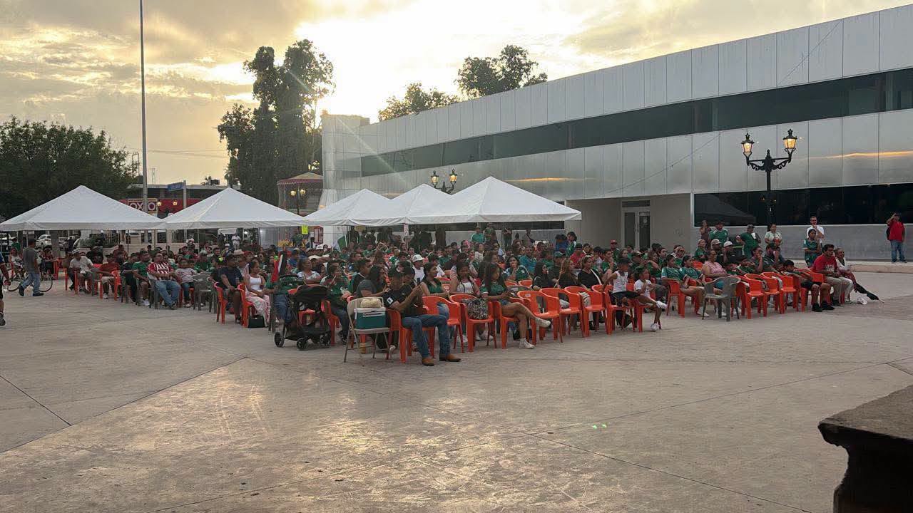VIVEN ACUÑENSES UNA FIESTA TRICOLOR EN EL CORAZÓN DE ACUÑA