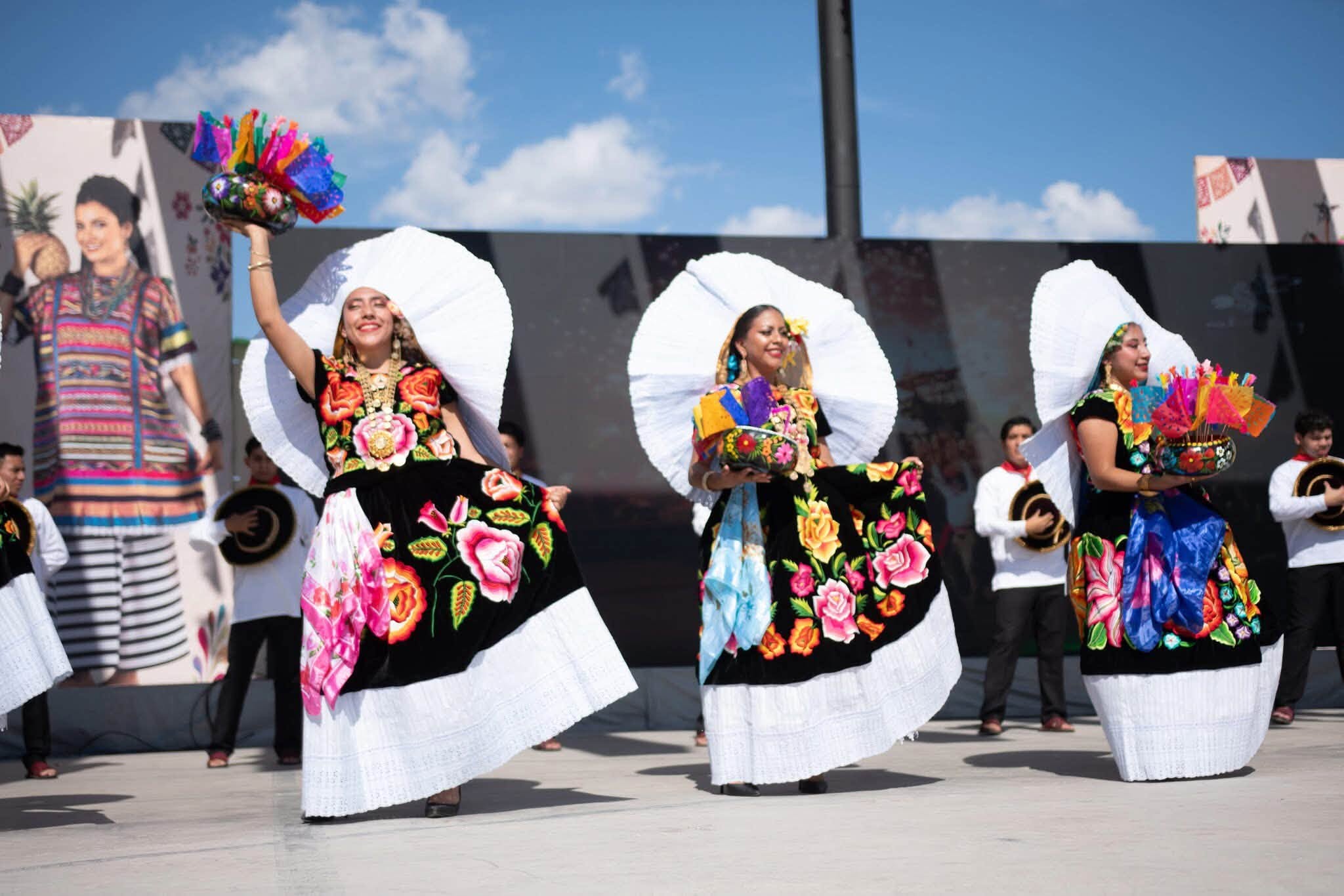 Buen sabor de boca dejó la Guelaguetza en Acuña