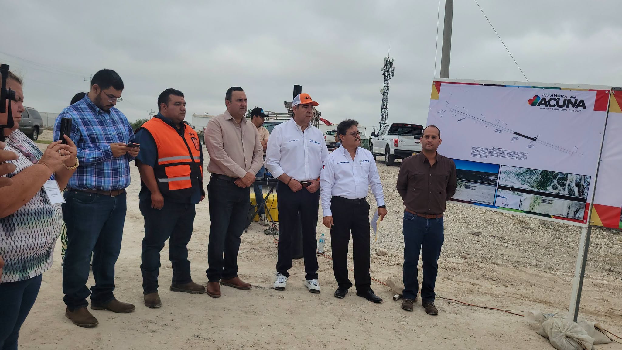 Da Emilio banderazo a obra de pavimentación de la avenida México