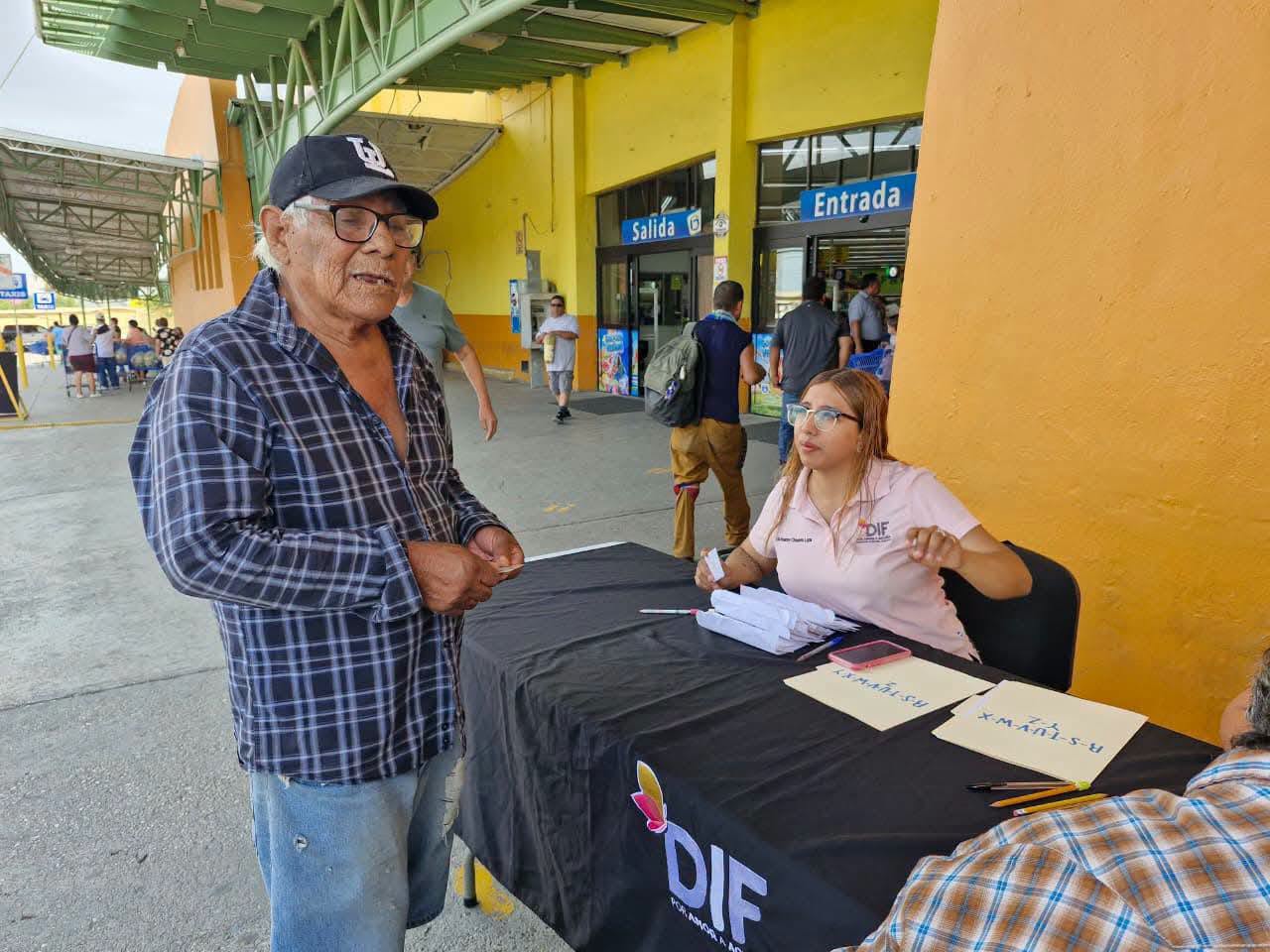 Entrega DIF el programa social "Por Amor a tu Salud"