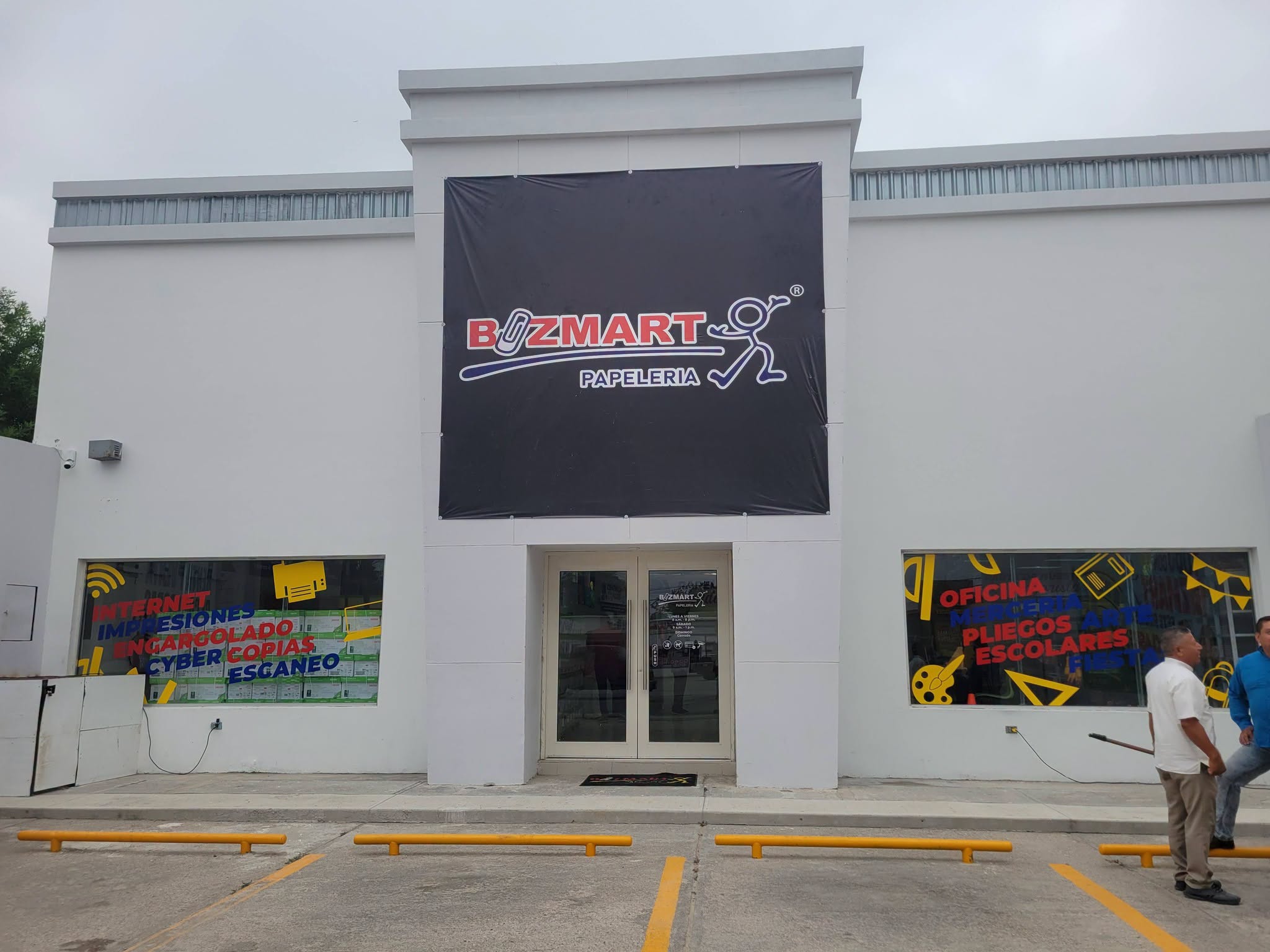 Inauguran papelería Bizmart