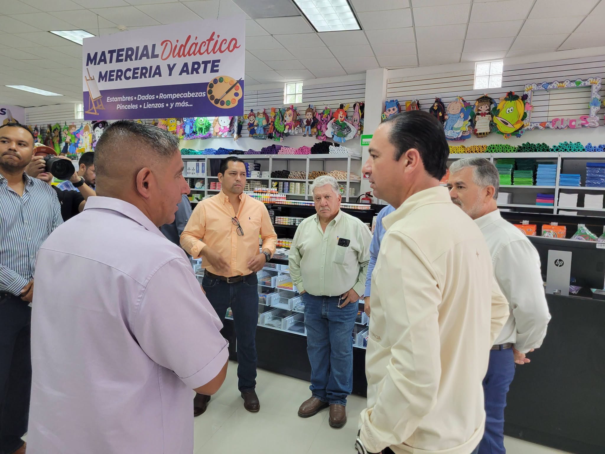 Inauguran papelería Bizmart