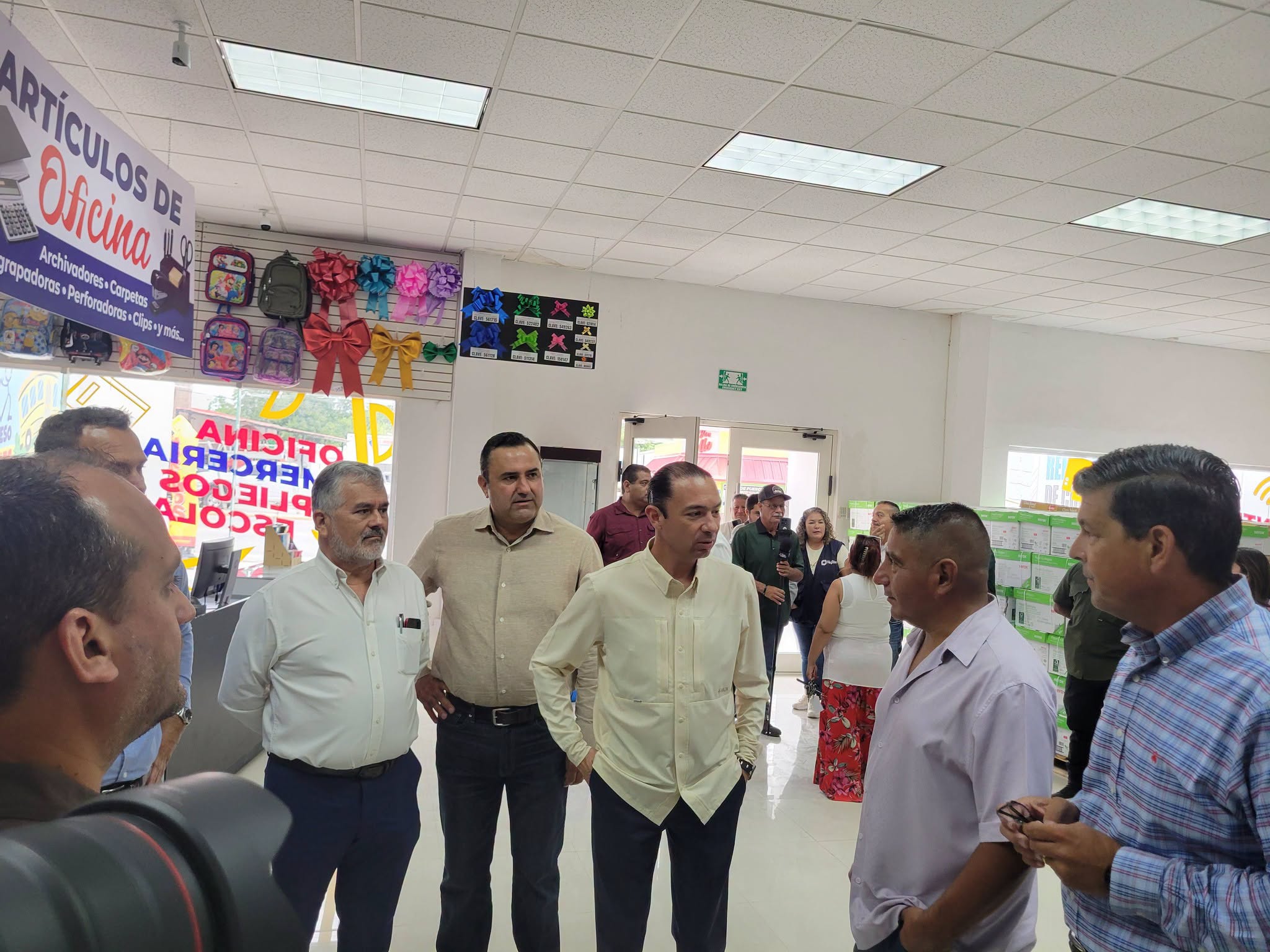 Inauguran papelería Bizmart
