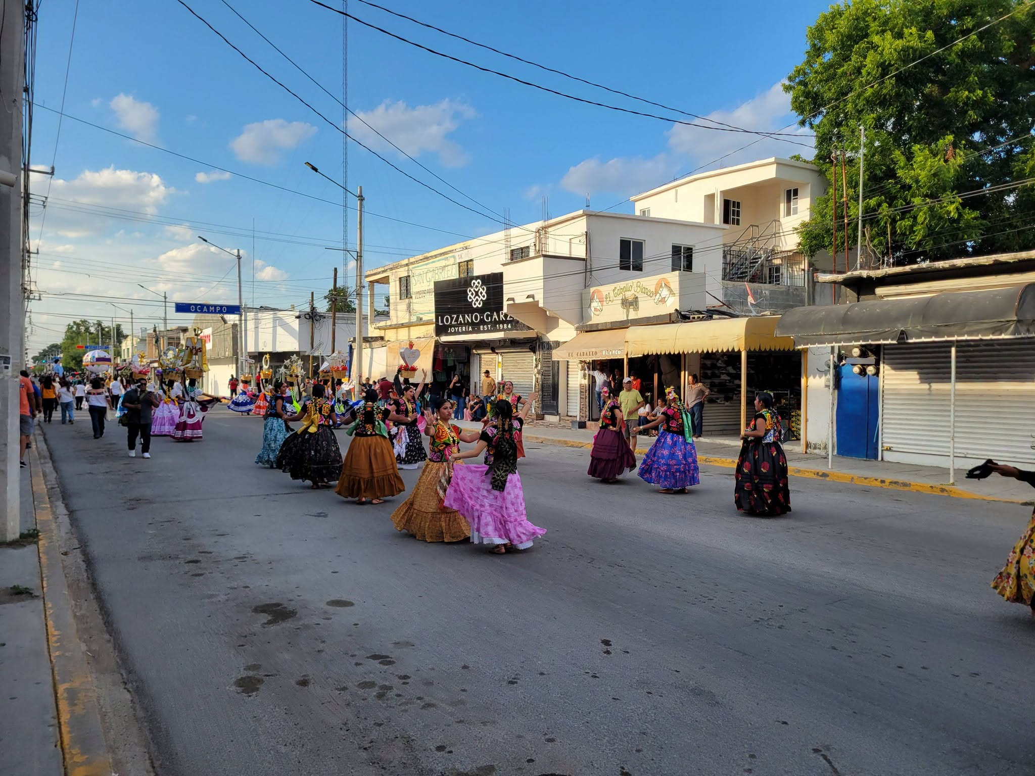 Invita alcalde Emilio de Hoyos a la Guelaguetza 2026 en Acuña