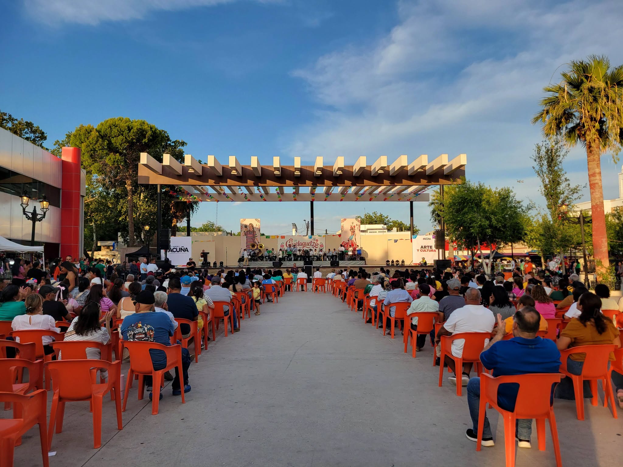 Invita alcalde Emilio de Hoyos a la Guelaguetza 2026 en Acuña