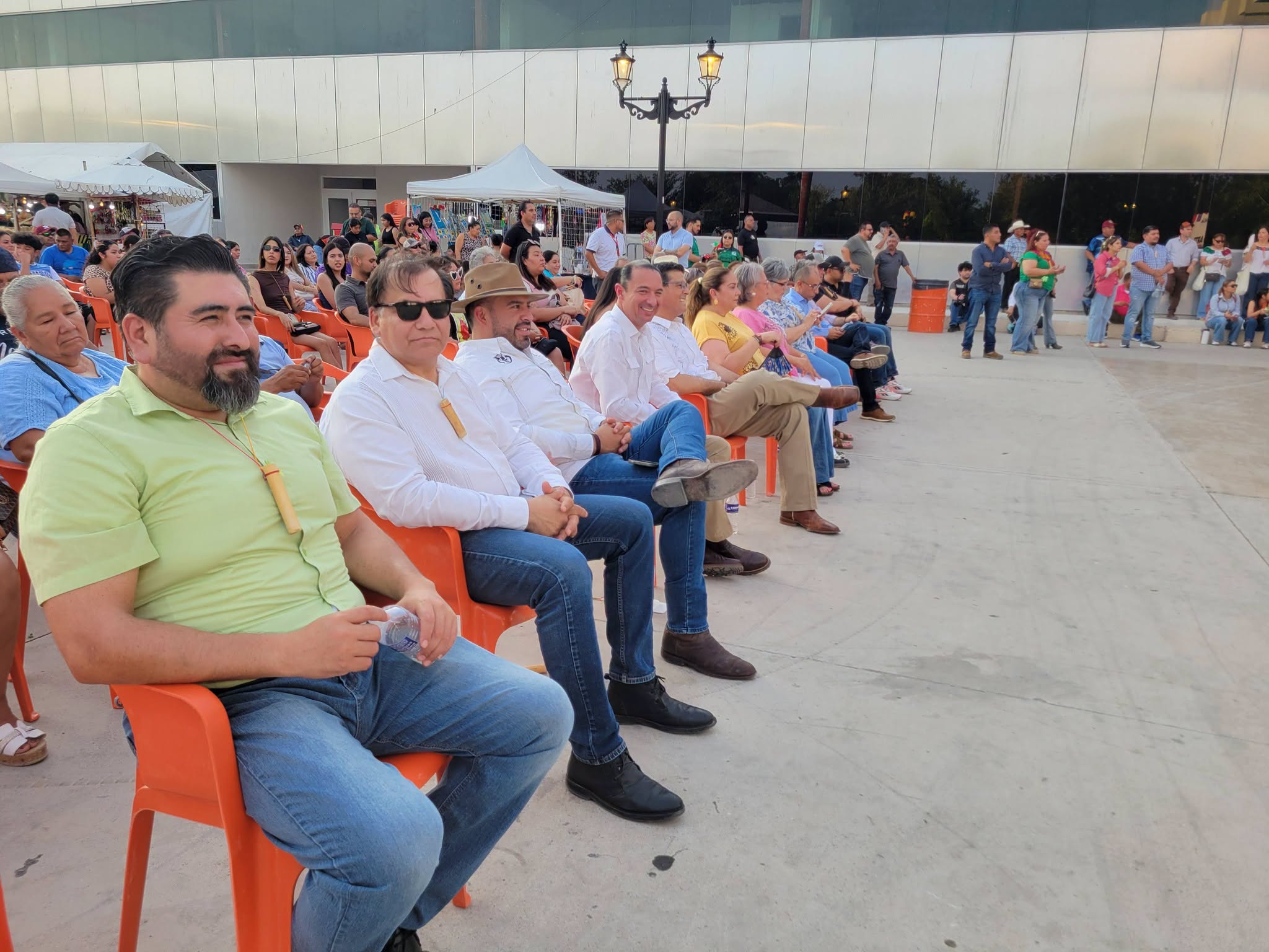 Invita alcalde Emilio de Hoyos a la Guelaguetza 2026 en Acuña