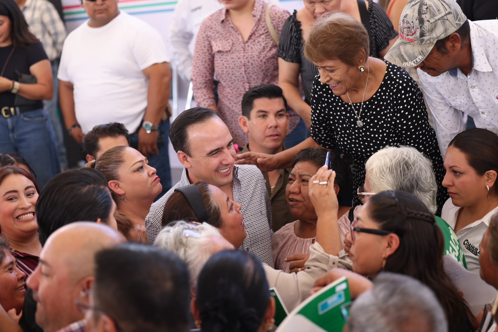 INICIAMOS LA ENTREGA DE MILES DE ESCRITURAS PARA TODAS LAS REGIONES DE COAHUILA: MANOLO